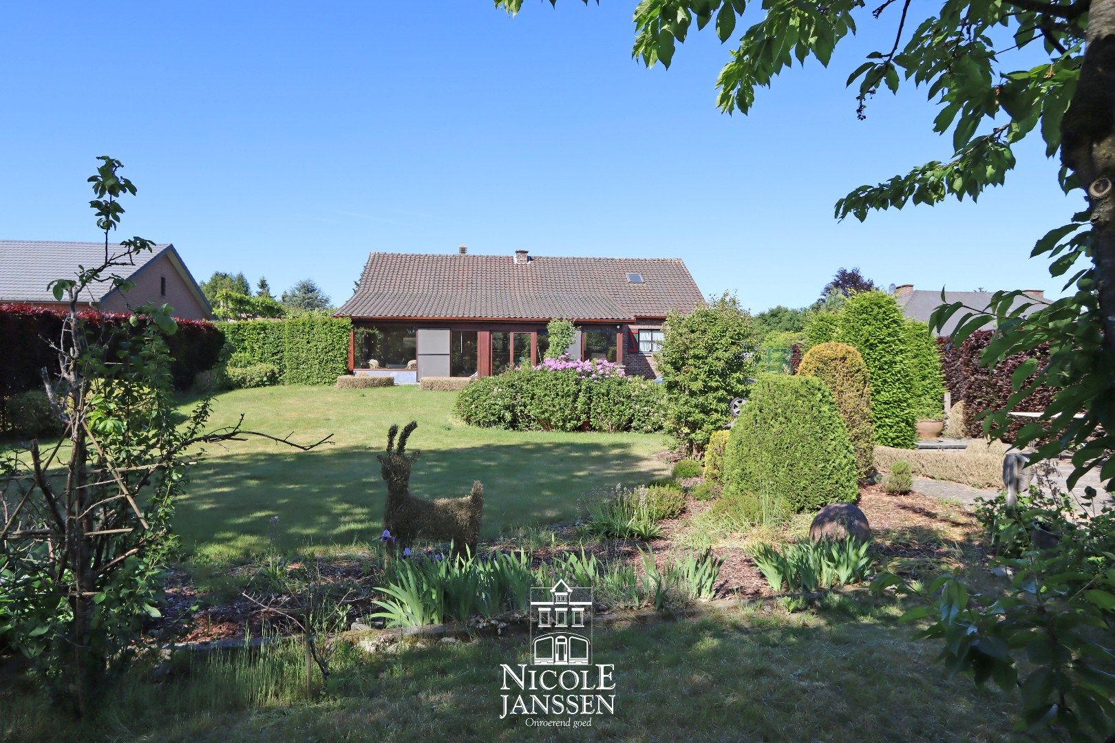 Ruime woning met grote kelder  foto 3