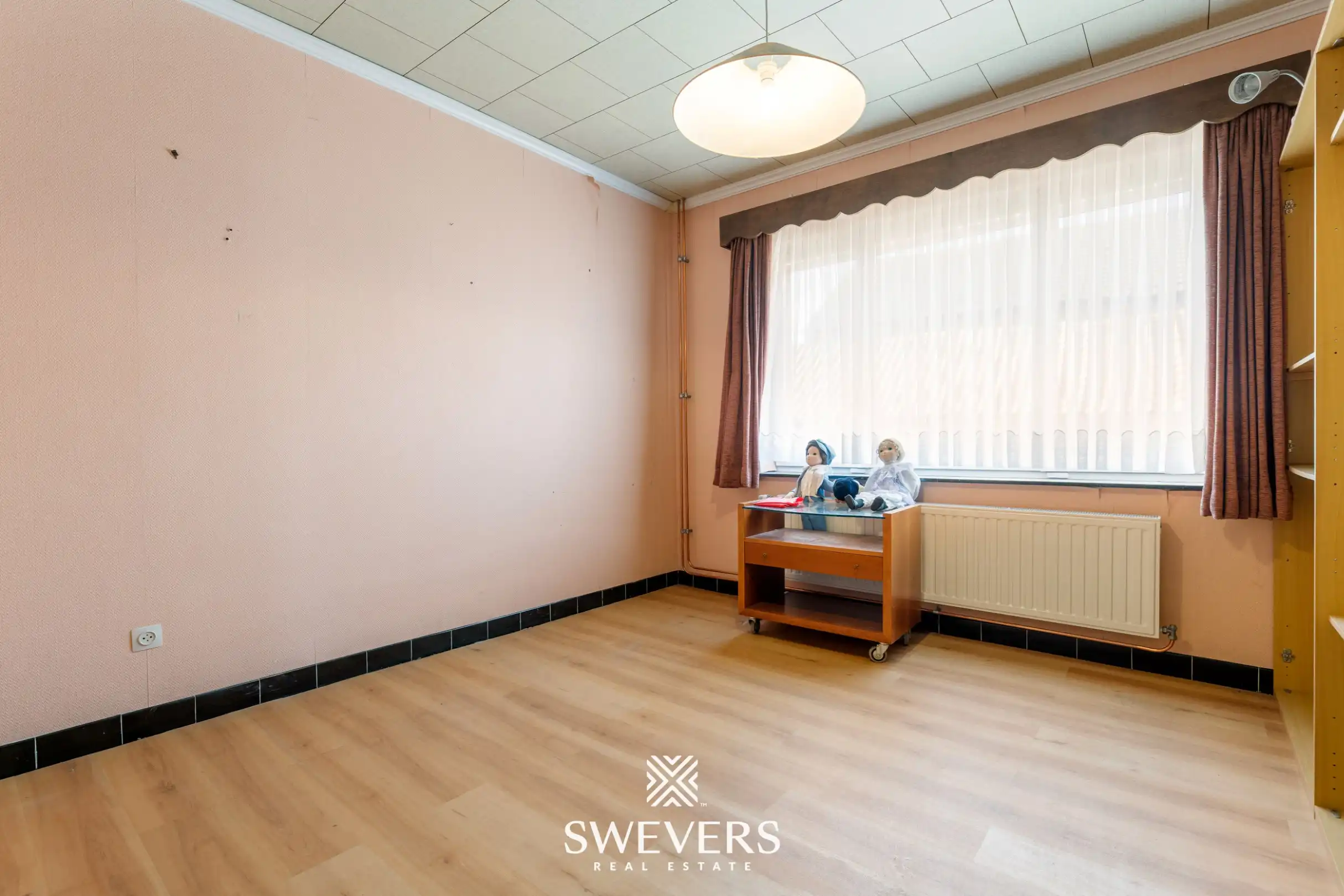 Gelijkvloerse woning met 2 slaapkamers, dubbele garage en een uitzonderlijk groot perceel foto 17