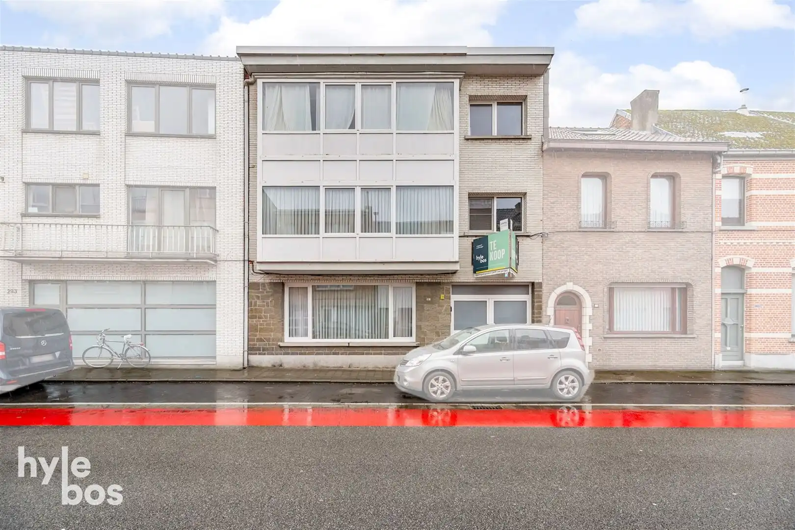 Opbrengsteigendom van 3 appartementen + 3 garages foto {{pictureIndex}}