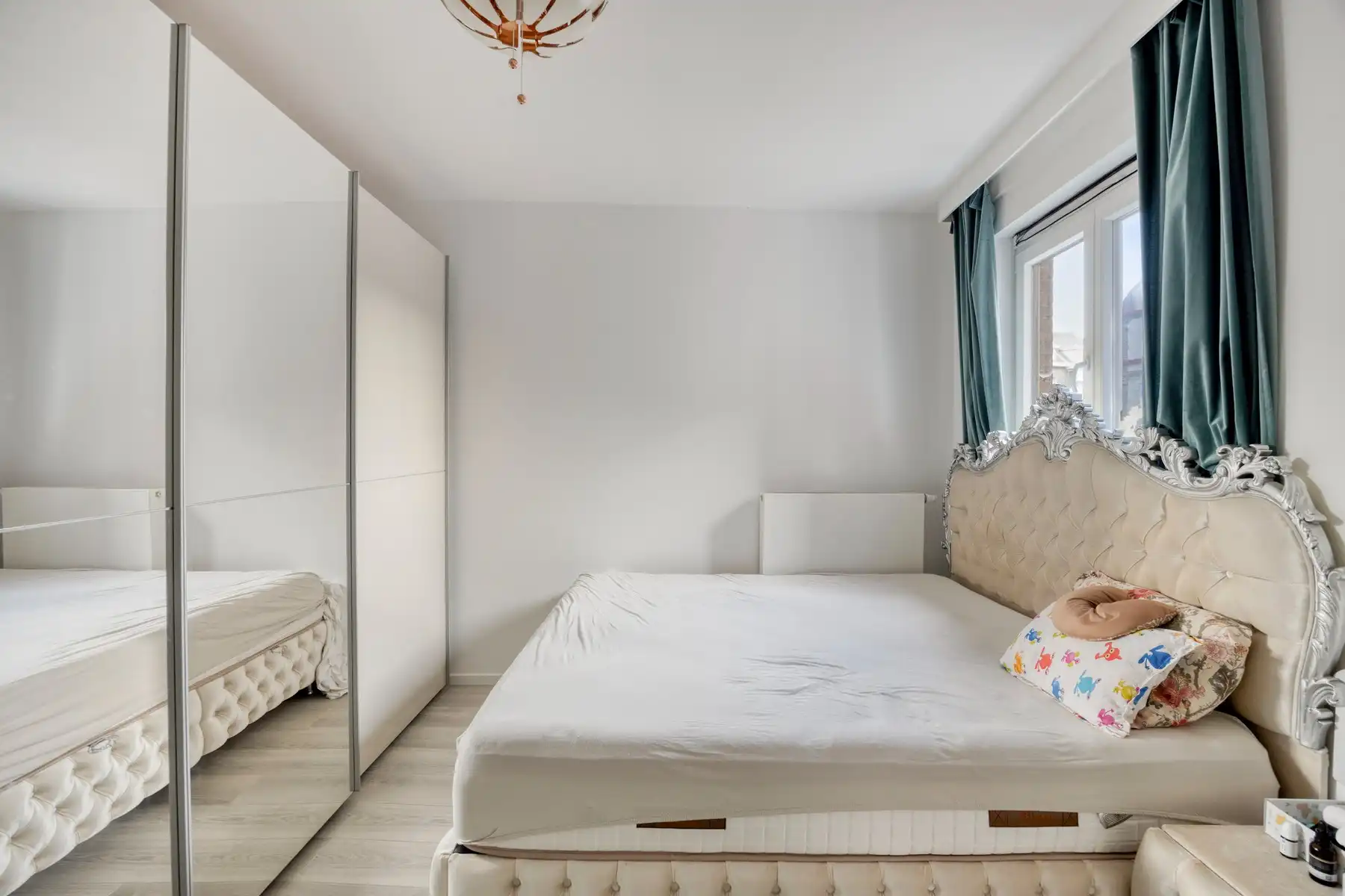 Volledig gerenoveerd appartement in kleine residentie foto 9