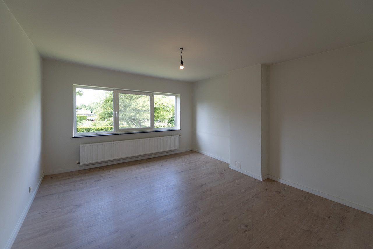 Lichte, modern ingerichte villa foto 18