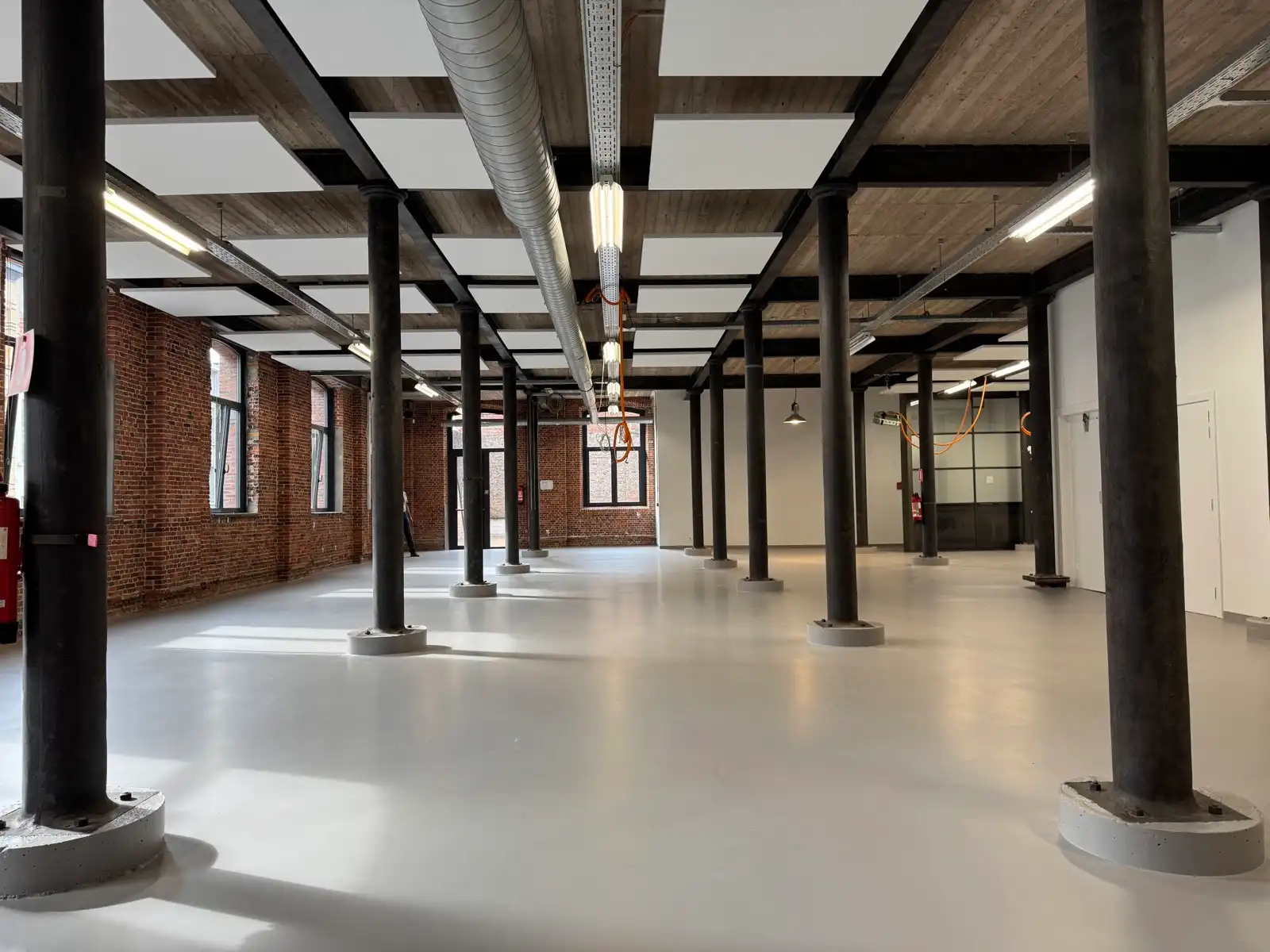 Loftkantoor (530m²) in industrieel gebouw. foto 2