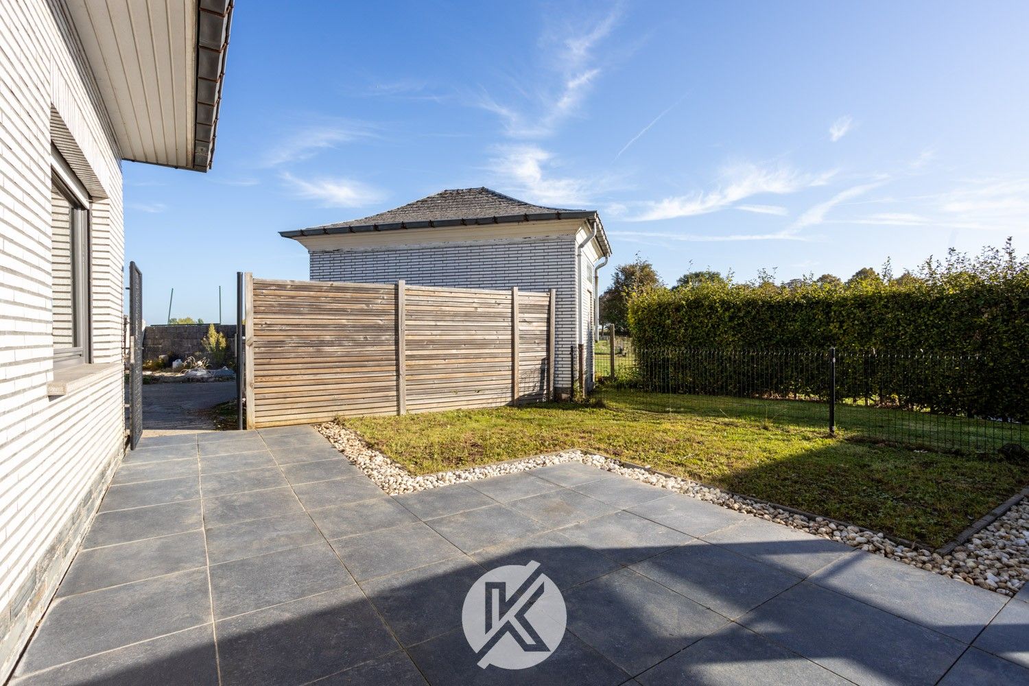 Robuuste, tijdloze villa met veel potentieel foto 23