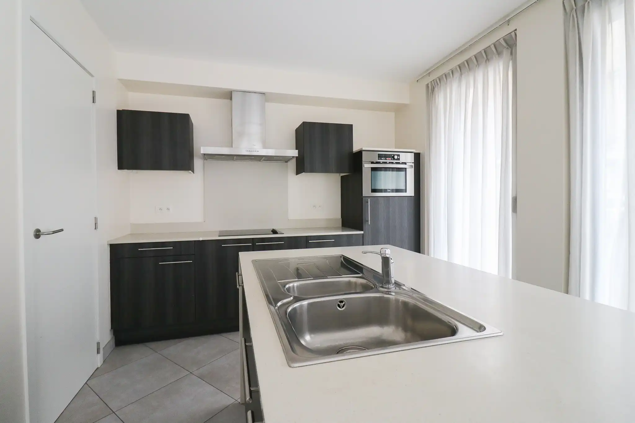 Gelijkvloers appartement met ruime leefkeuken in Wilrijk foto 3