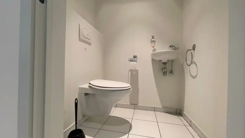 Commercieel gelijkvloers kantoor te koop nabij Singel te Berchem foto 7