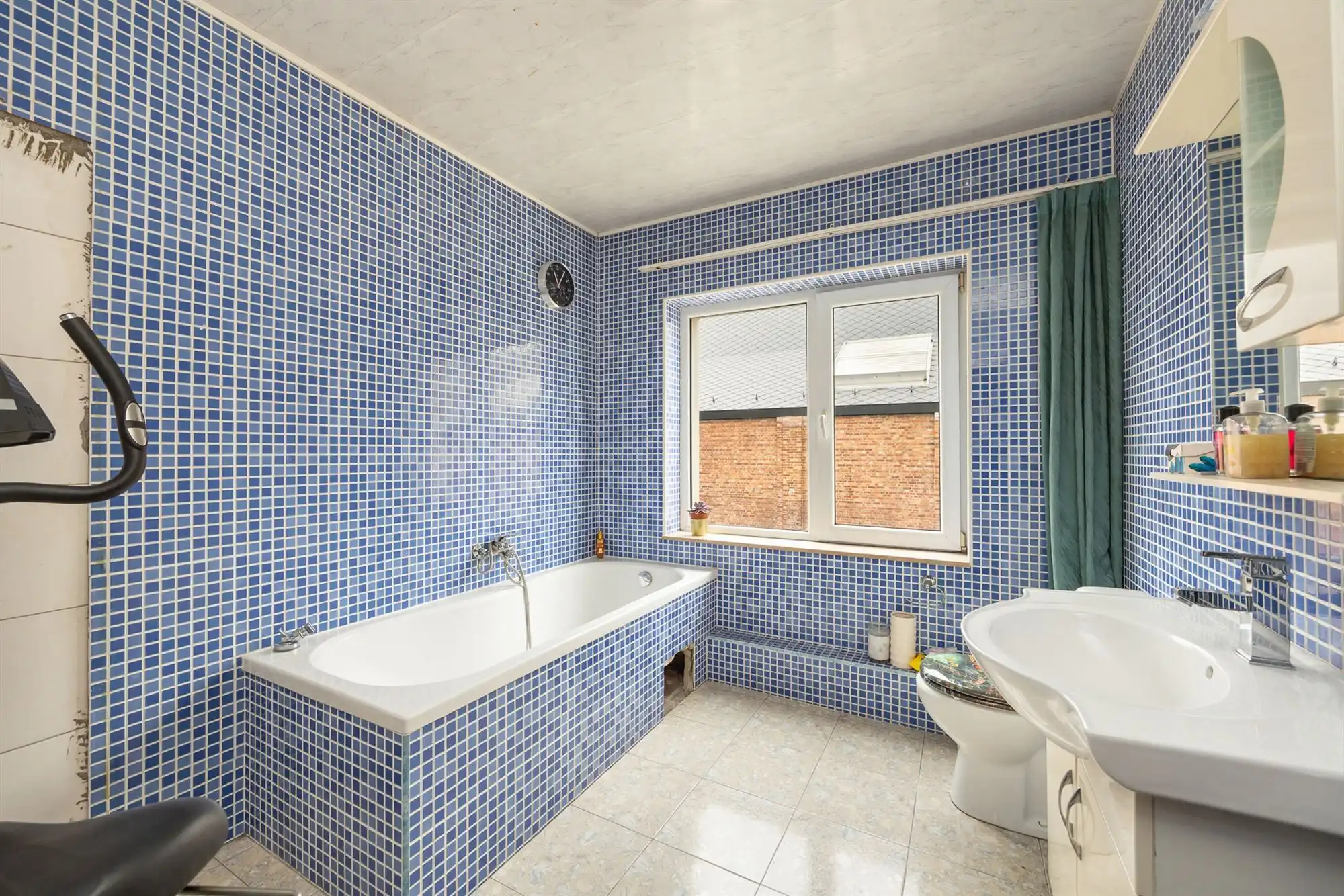 Ruime woning met drie slaapkamers en terras foto 17