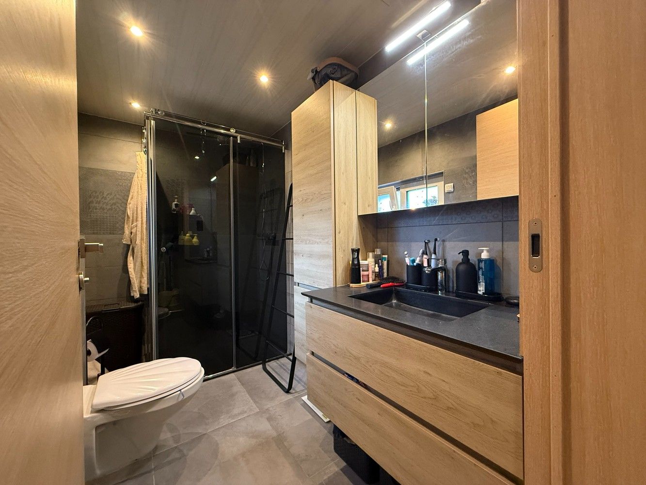 Handelspand met woongelegenheid op uitstekende locatie foto 11