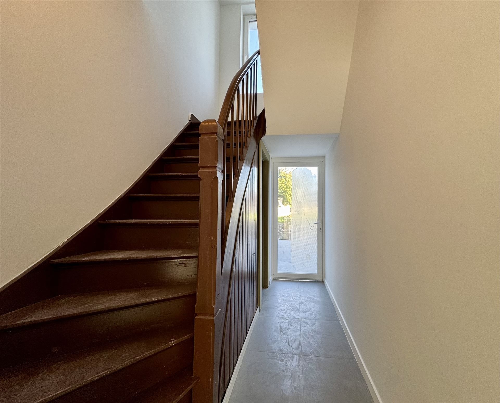 Gerenoveerde woning in het centrum van Maaseik! foto 8