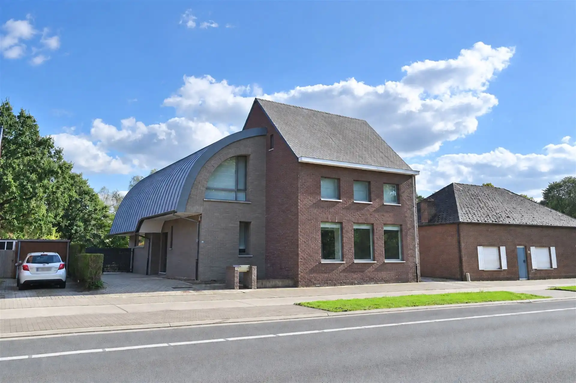 Royale, stijlvolle villa op 4.022 m² in Herselt foto {{pictureIndex}}