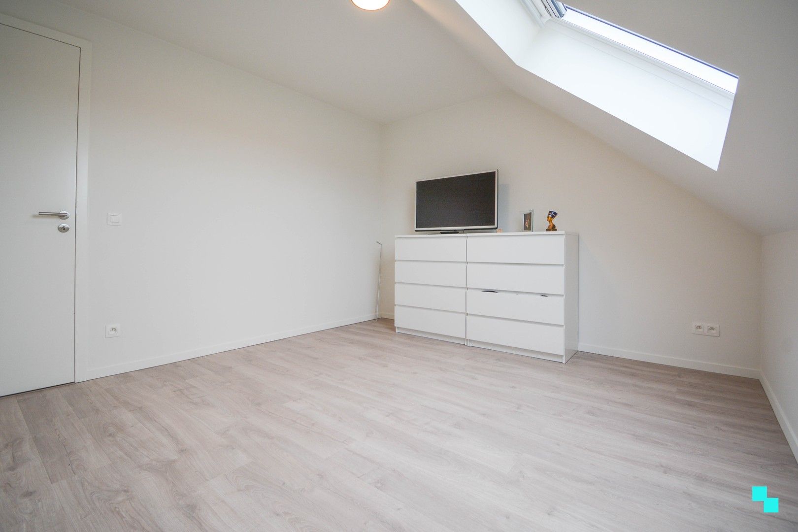 Nieuwbouwwoning met vier slaapkamers te Roeselare foto 17