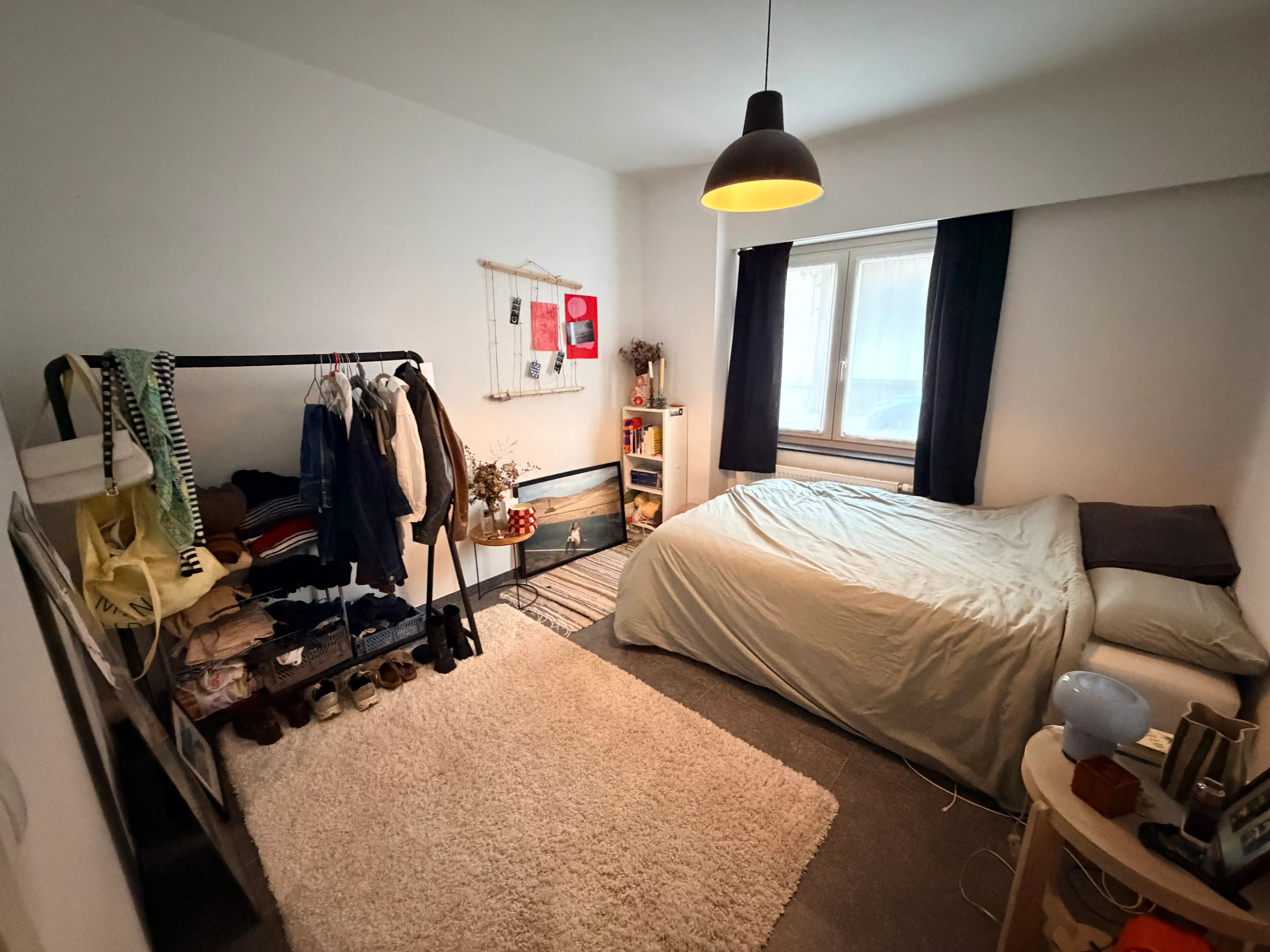 --- NIEUW --- Gezellig gelijkvloers appartement met 2 slaapkamers en terras op wandelafstand van het historisch centrum. foto 7