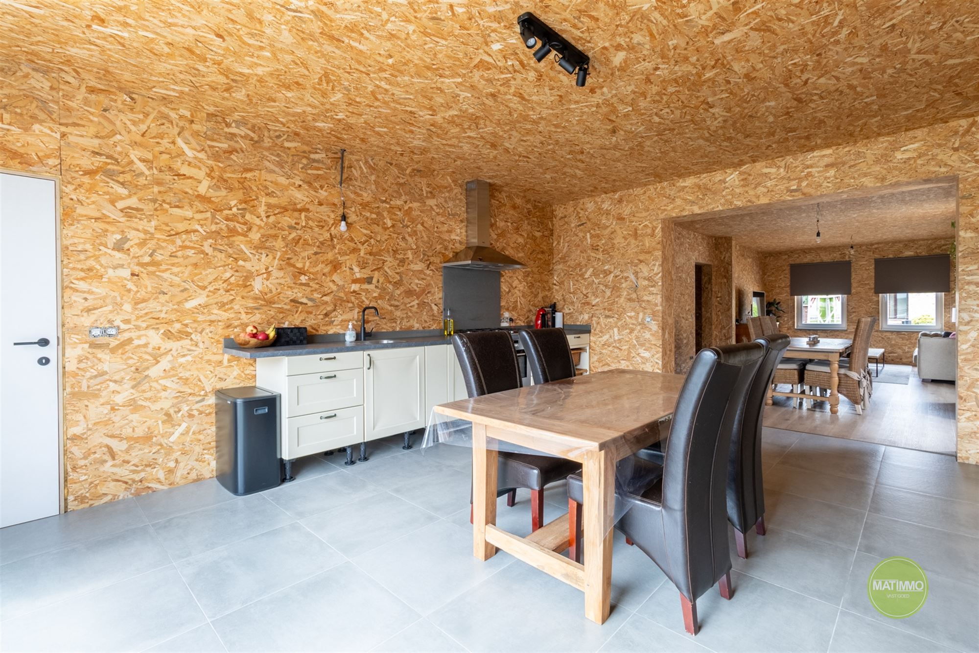 Instapklare gezinswoning met grote tuin in Balen-Wezel foto 6