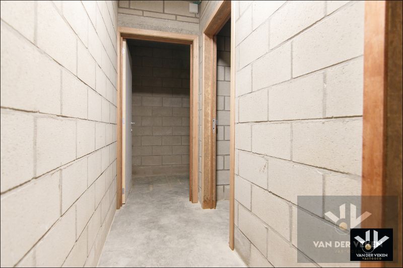 Ruim gelijkvloers nieuwbouwappartement met 4 slaapkamers en 2 badkamers, een terras en een mooie tuin op een goed bereikbare locatie! foto 23