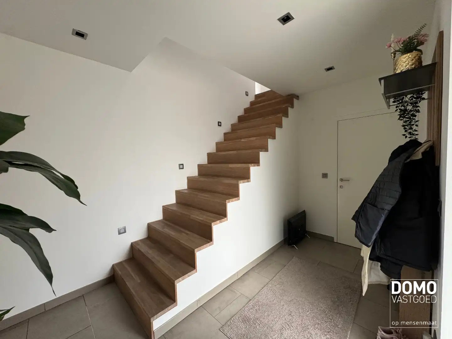 MODERNE WONING MET 3 SLAAPKAMERS, PRAKTIJKRUIMTE EN TUIN TE HUUR IN KERMT!  foto 3
