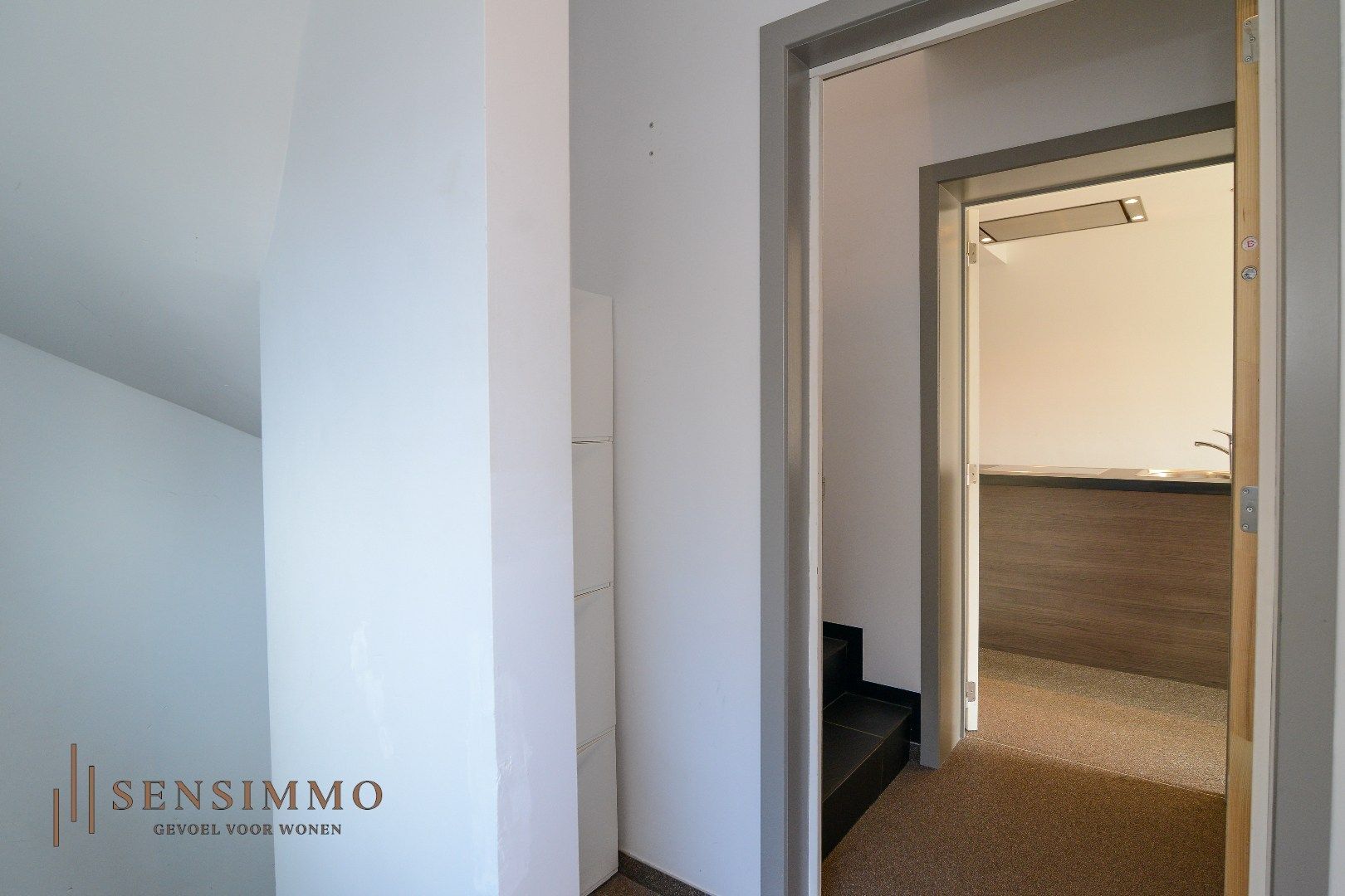 Ruim en instapklaar duplex appartement met carport en terras foto 12