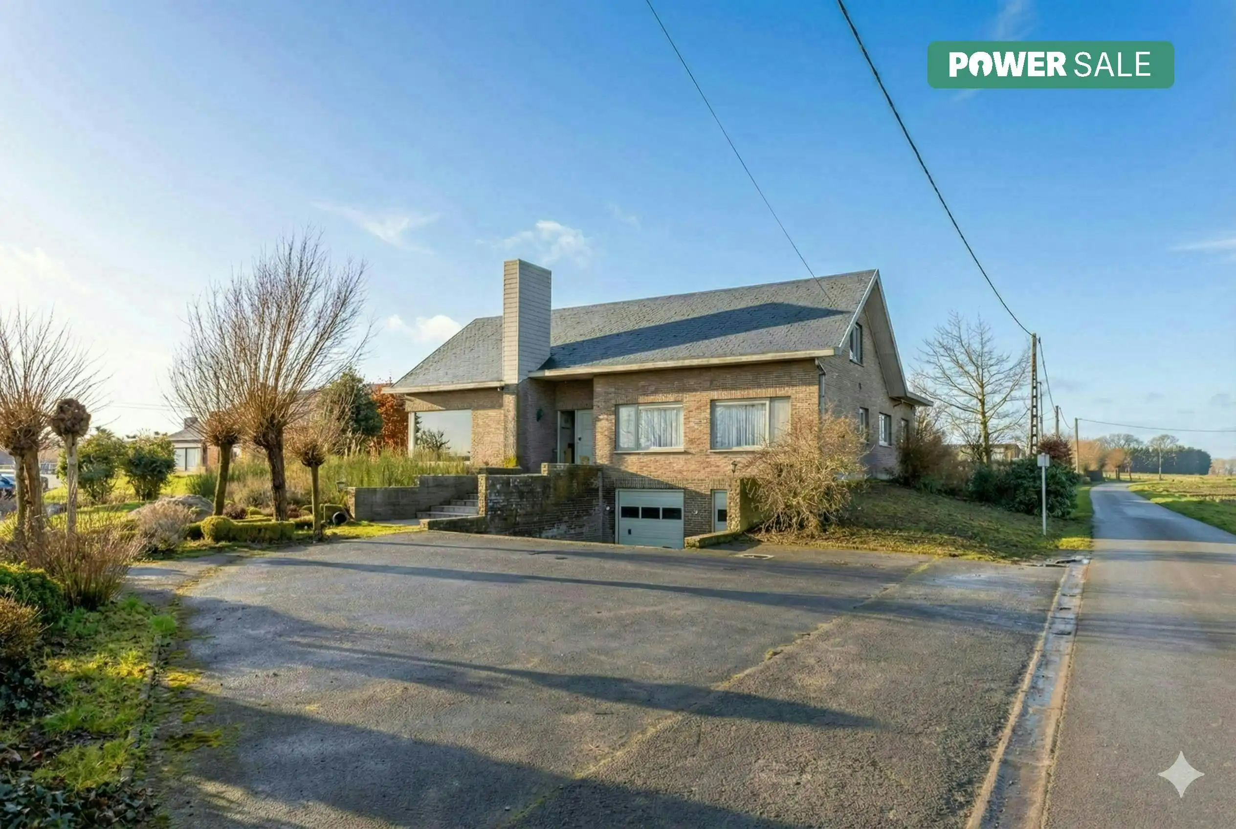 Op te frissen villa te koop op perceel van 2.015 m² in Hooglede foto {{pictureIndex}}