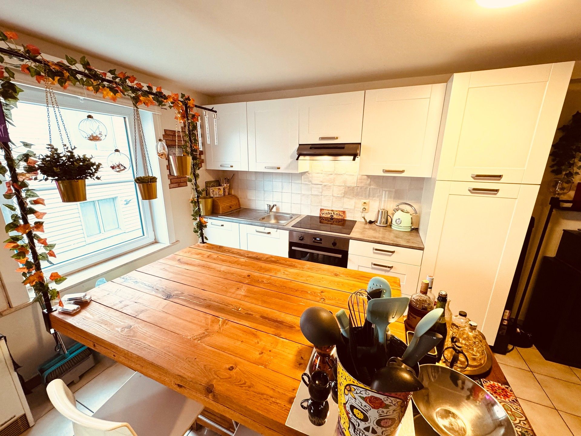 Gerenoveerd duplexappartement met twee slaapkamers te koop in Bredene. foto 3