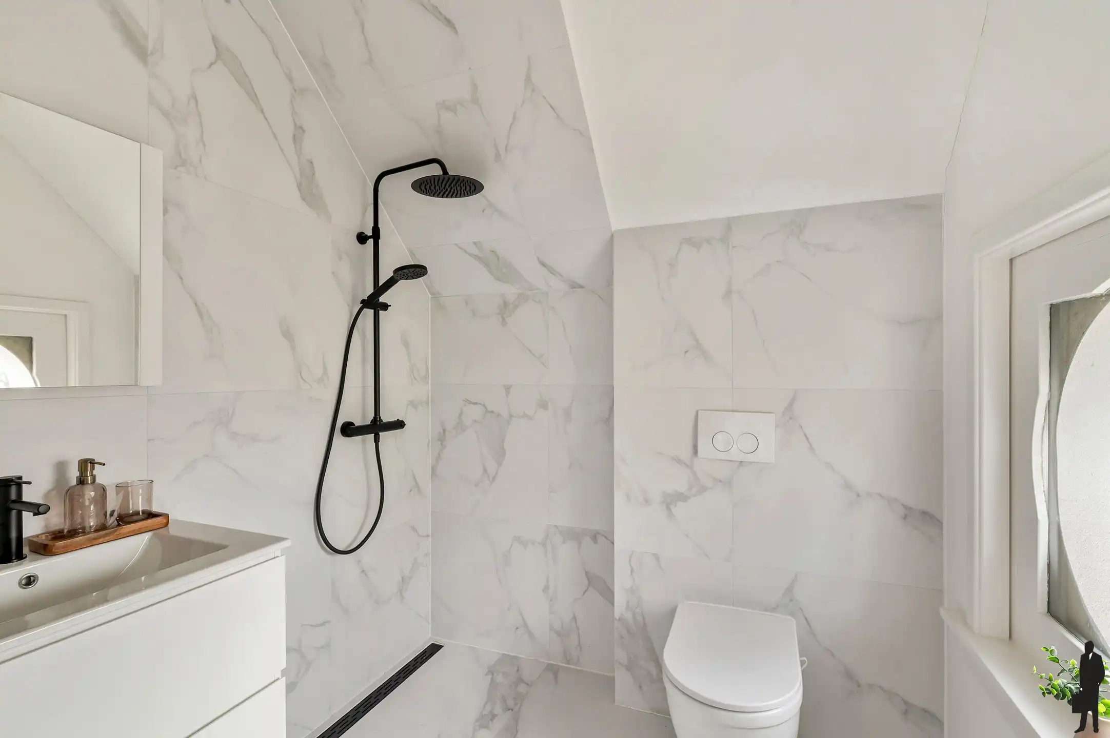 Gerenoveerde woning op ca. 520m2 met 3 slaapkamers en bureau foto 13