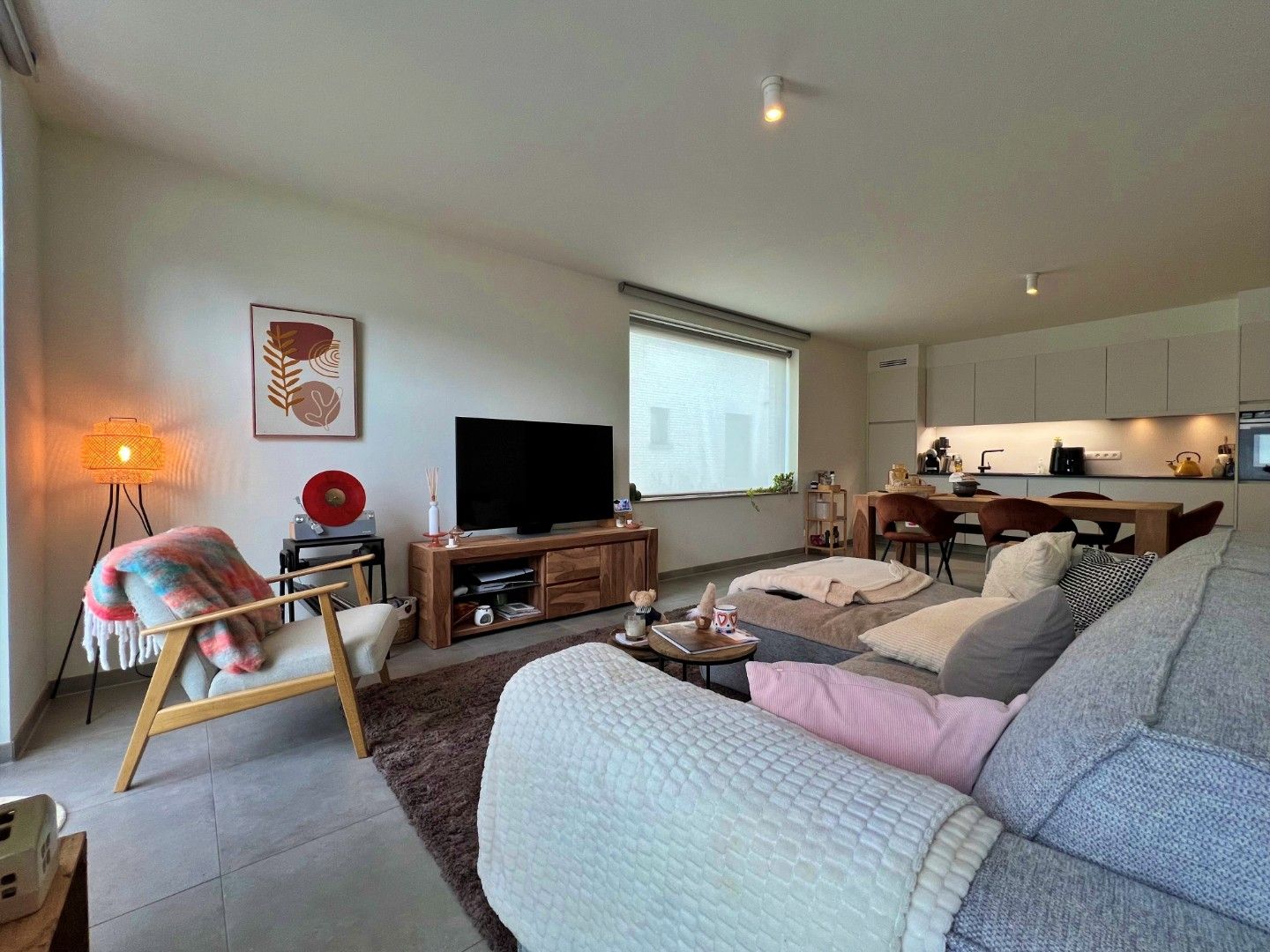 Gelijkvloers 2-slaapkamer appartement met terras, carport en staanplaats foto 4