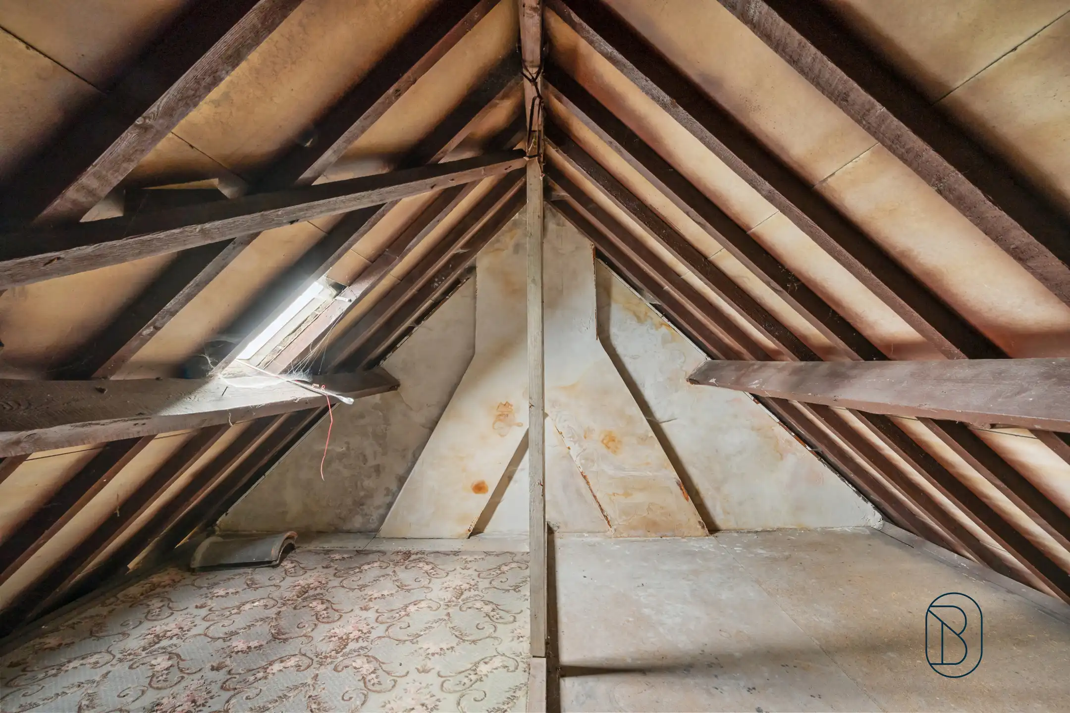Te renoveren rijwoning met veel potentieel foto 14