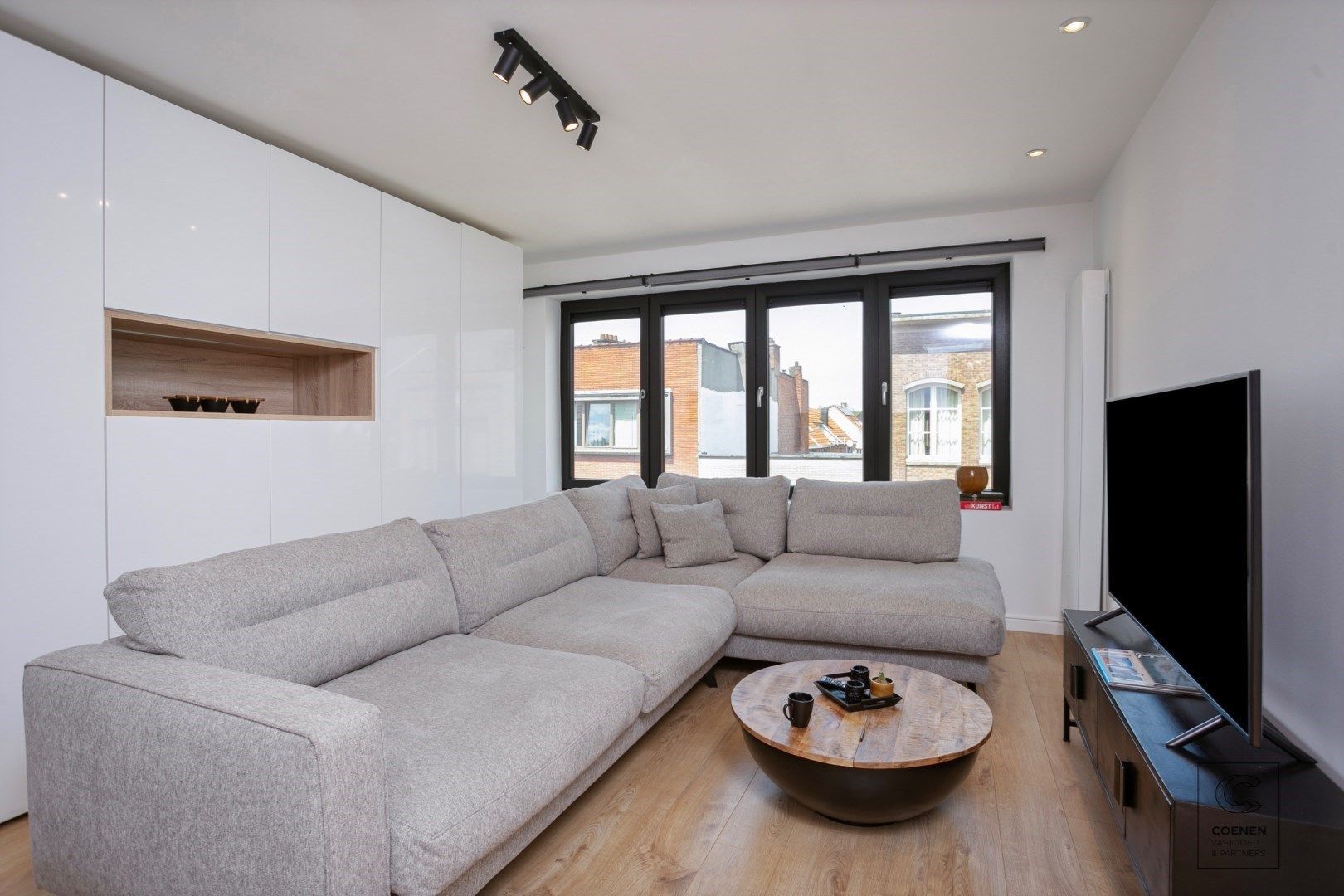 Prachtig gerenoveerd (gemeubeld!) appartement met 2 slpk's en een bew. opp. van ca. 70 m² foto {{pictureIndex}}
