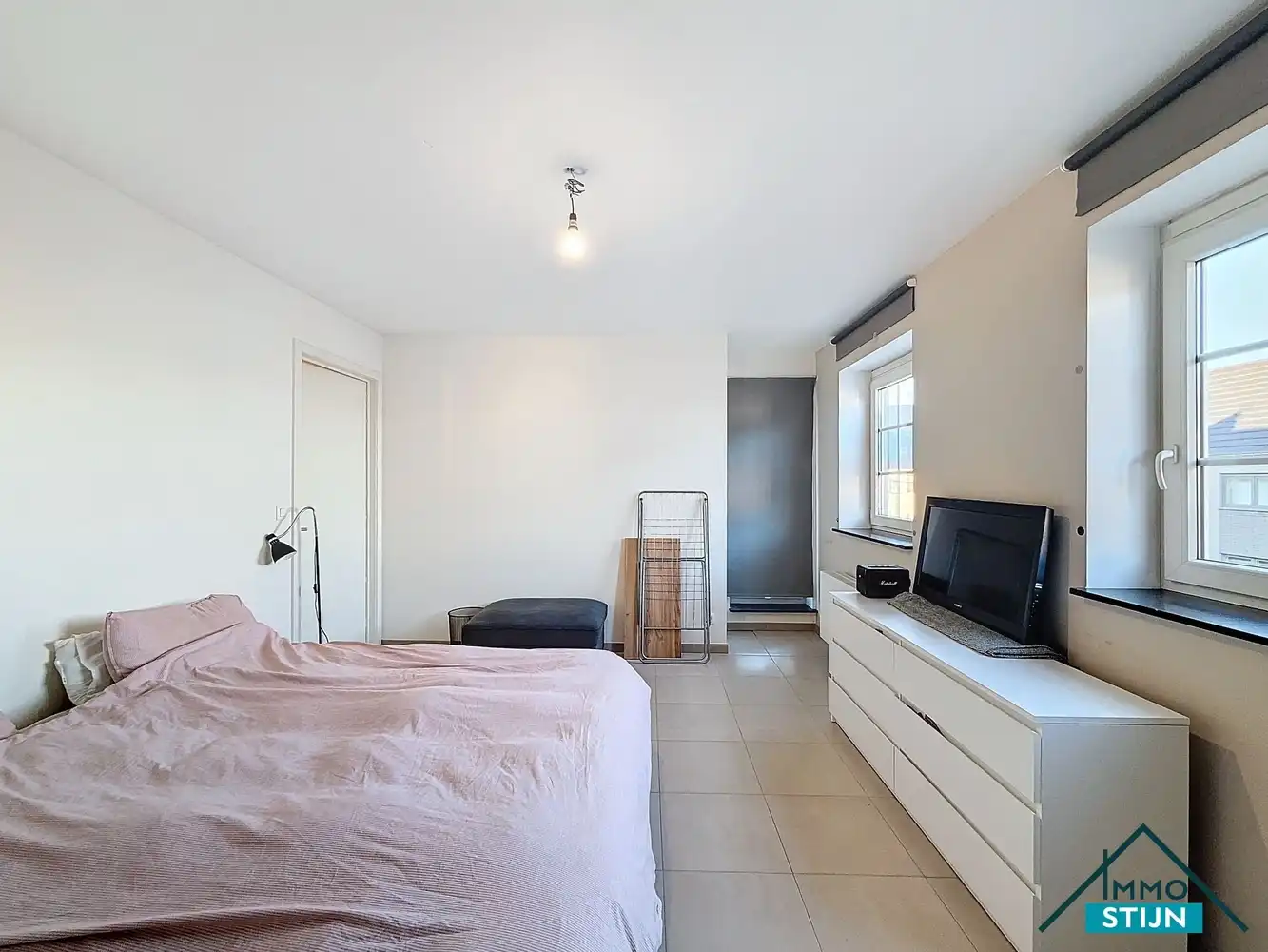 Lichtrijk appartement met twee slaapkamers en ruime garage foto 7