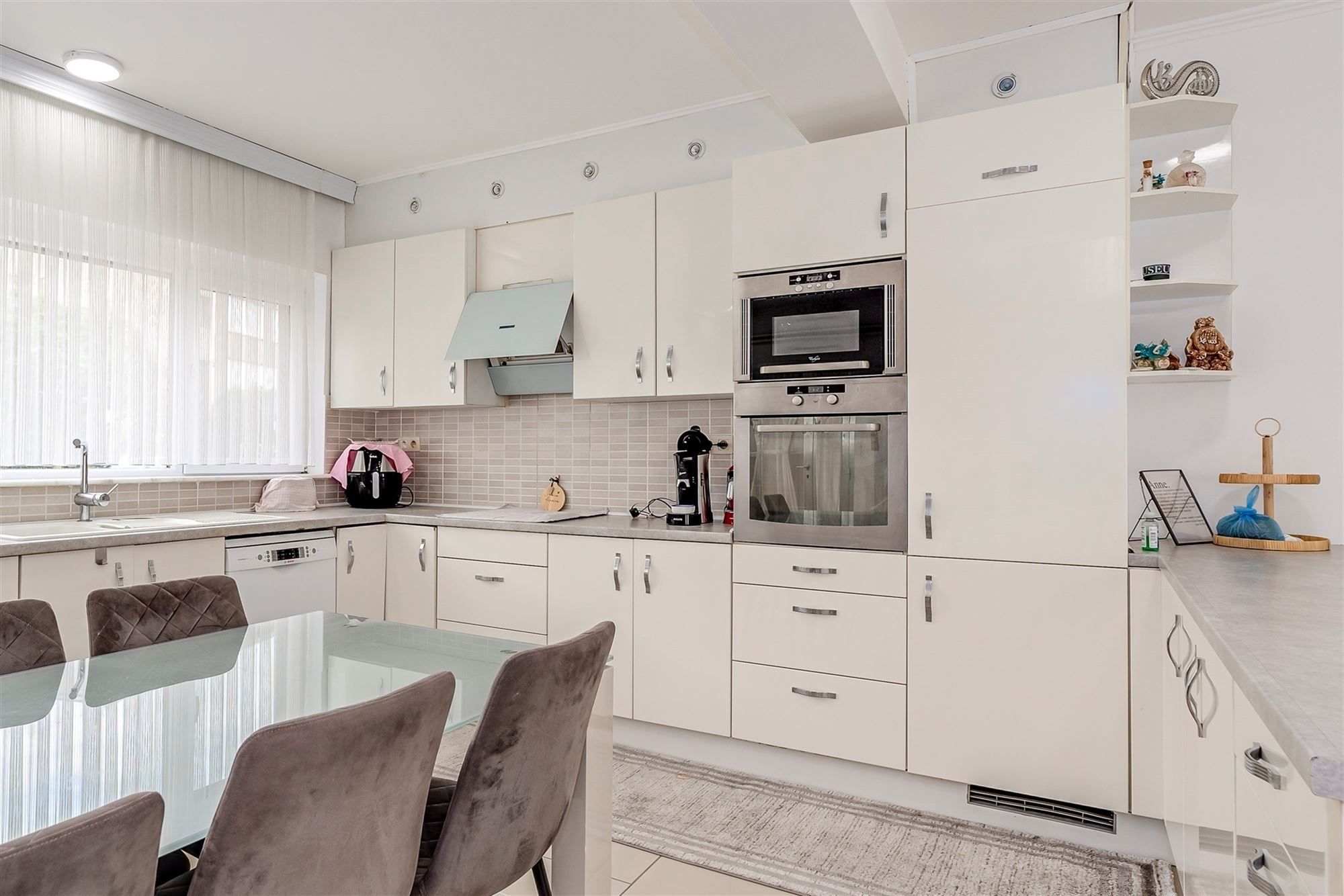 Huis te Hoboken met 4 slpk en 2 garages foto 2