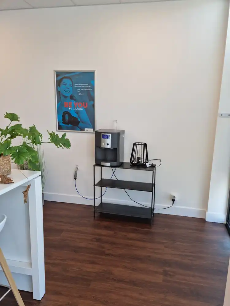 Instapklaar commercieel gelijkvloers (233 m²) met 3 parkeerplaatsen te huur in Aalter foto 5