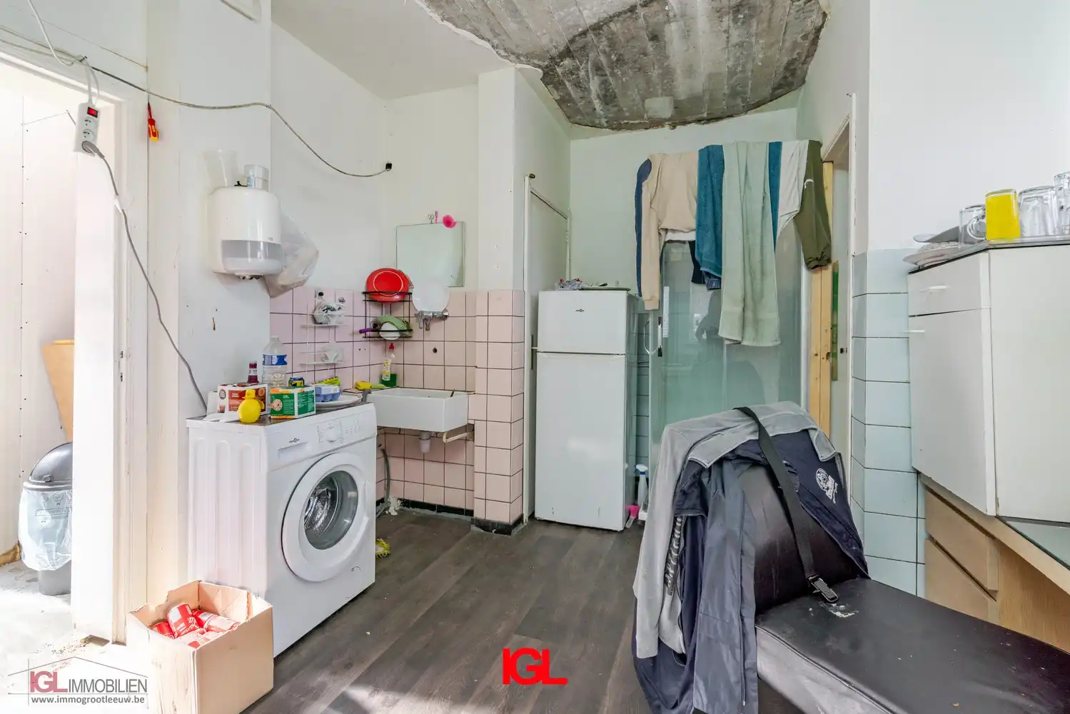 Handelspand met 2 handelsruimtes en 1 appartement te koop op AAA locatie foto 9