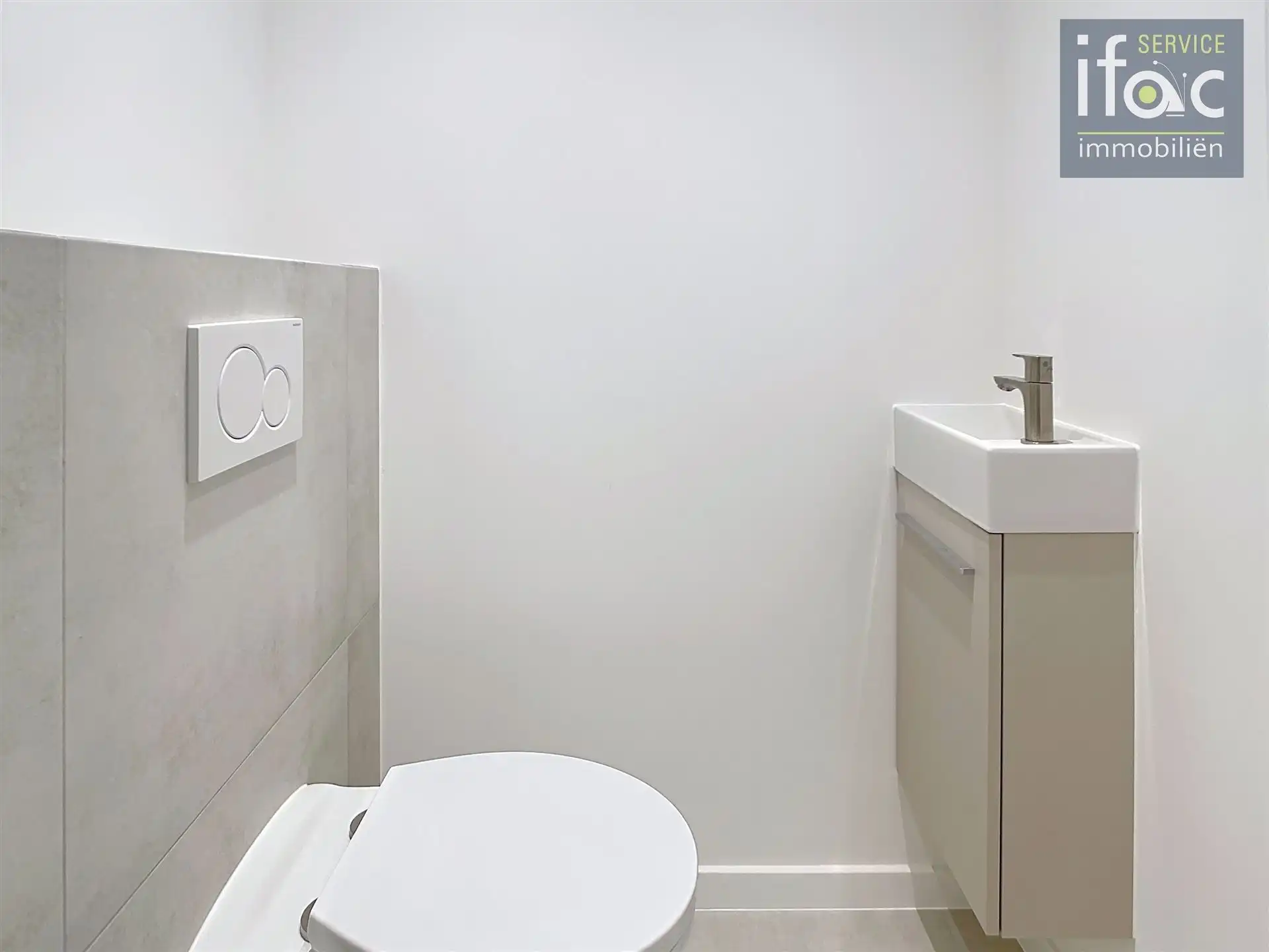 Volledig gerenoveerde woning met tuin, parking, 3slpks, badk foto 9