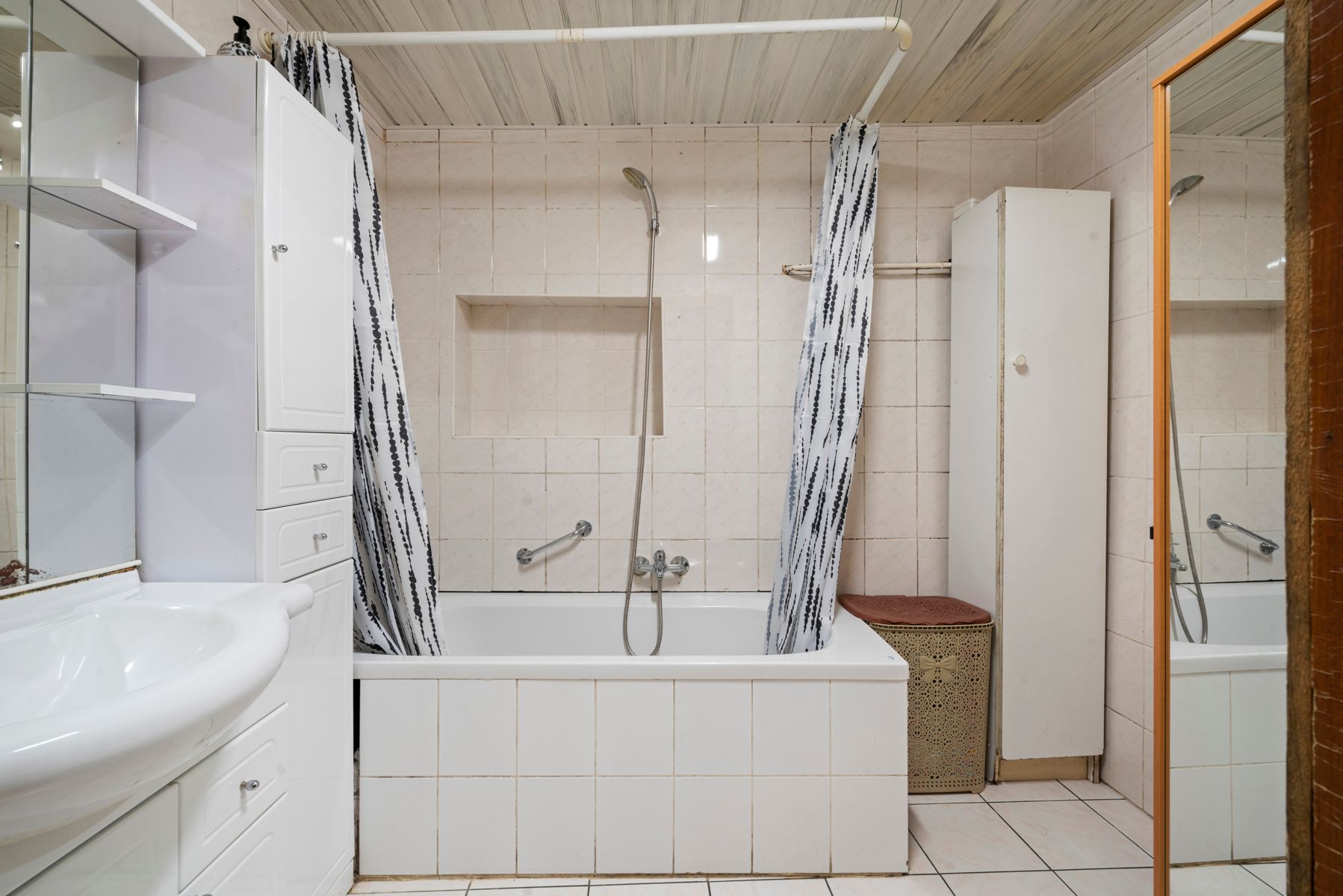 Woning met veel potentieel, drie slaapkamers en tuin foto 6