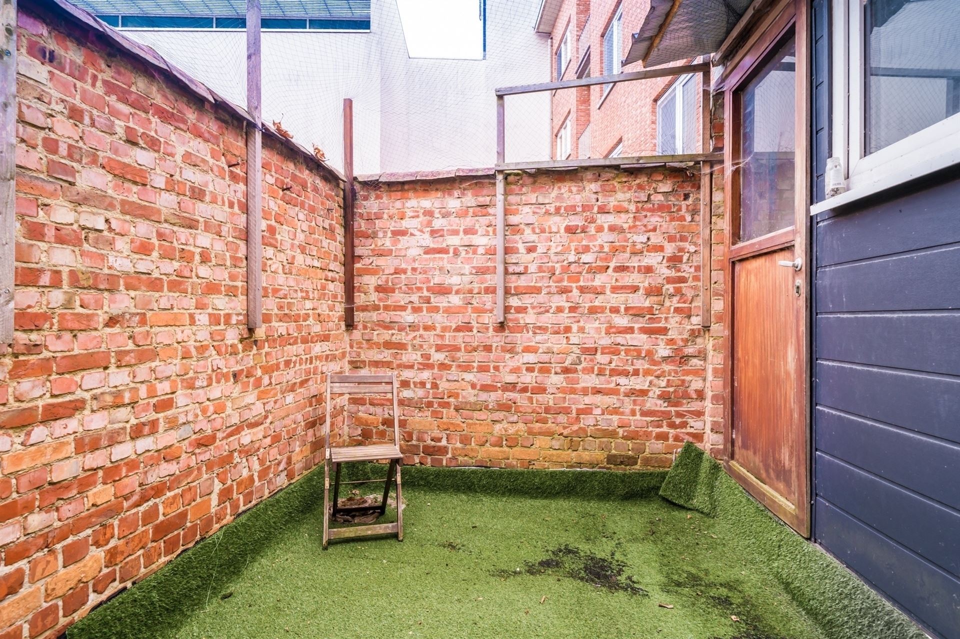 Duplex appartement met handelsgelijkvloers en zicht op stadhuis! foto 9