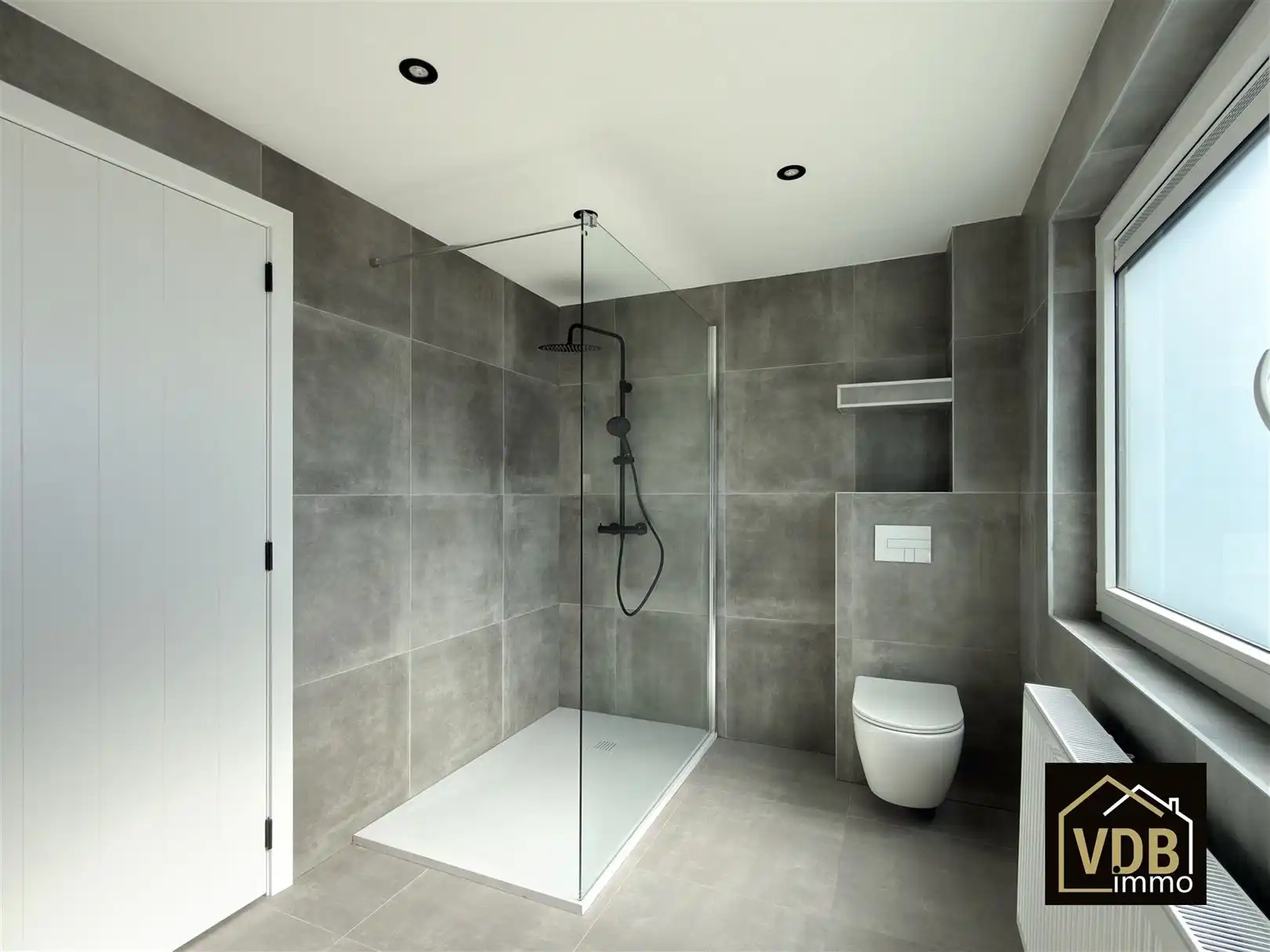 HALF OPEN BEBOUWING MET 4 SLAAPKAMERS EN GROTE GARAGE foto 16