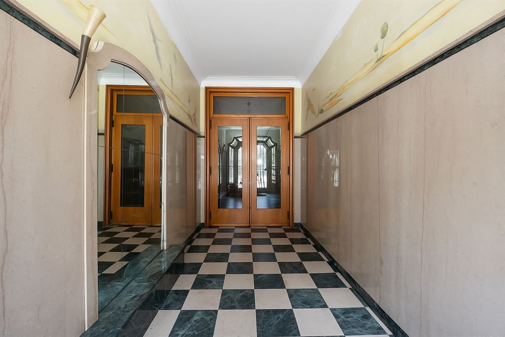 Gelijkvloers appartement met groene tuin foto 16