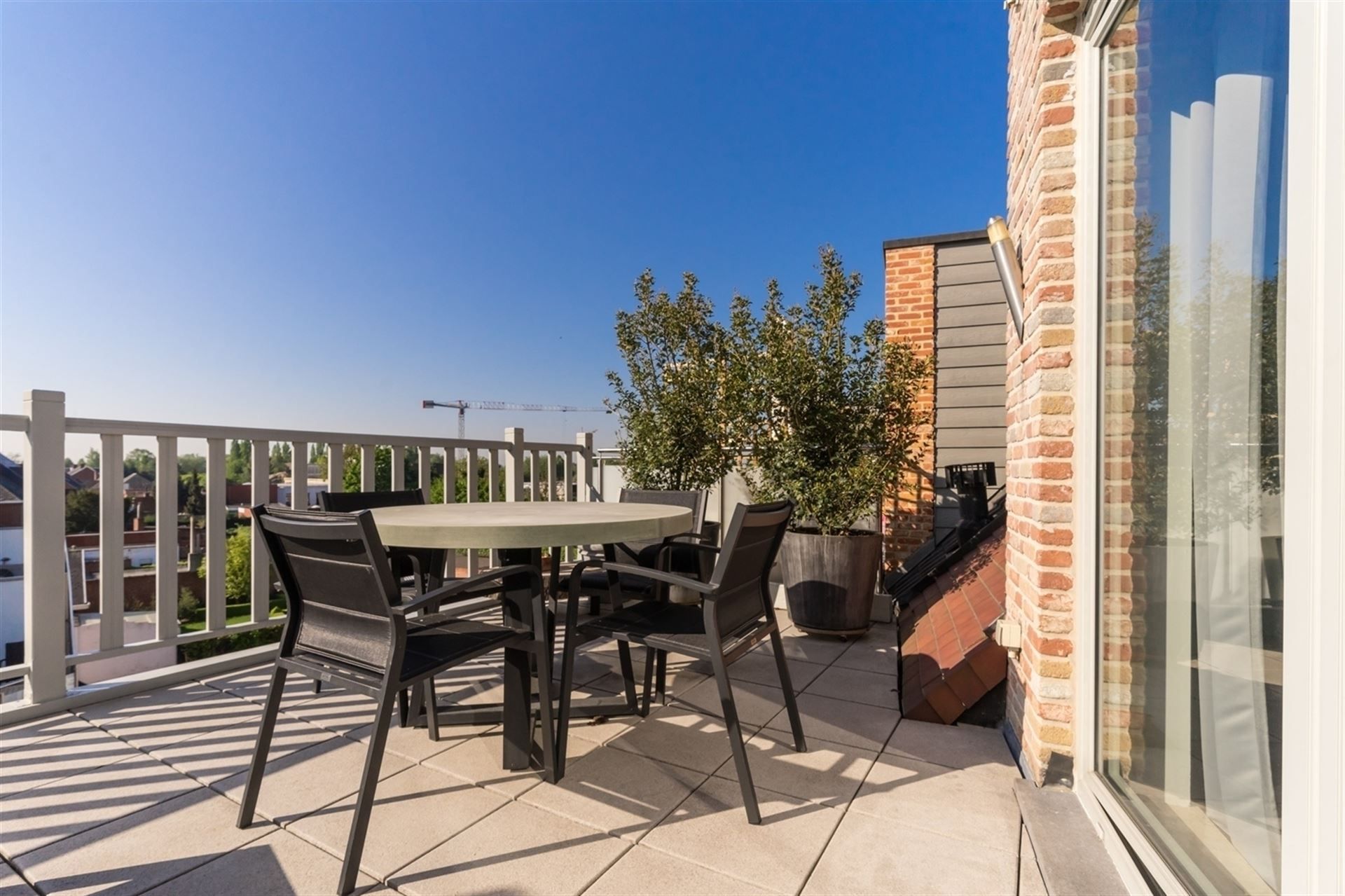 Prachtige penthouse met 2 slpk., groot zonneterras & autostaanplaats. foto 19