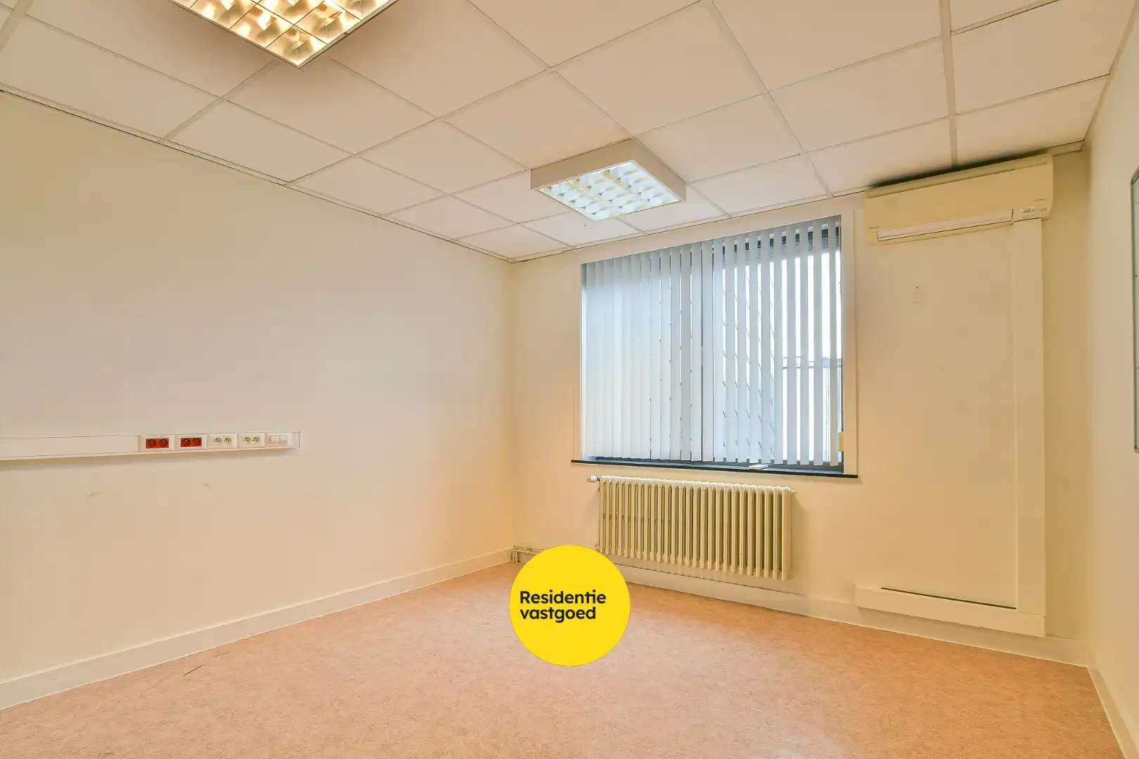 Uniek handelspand (voormalig bankkantoor) met veel mogelijkheden in centrum De Haan foto 16