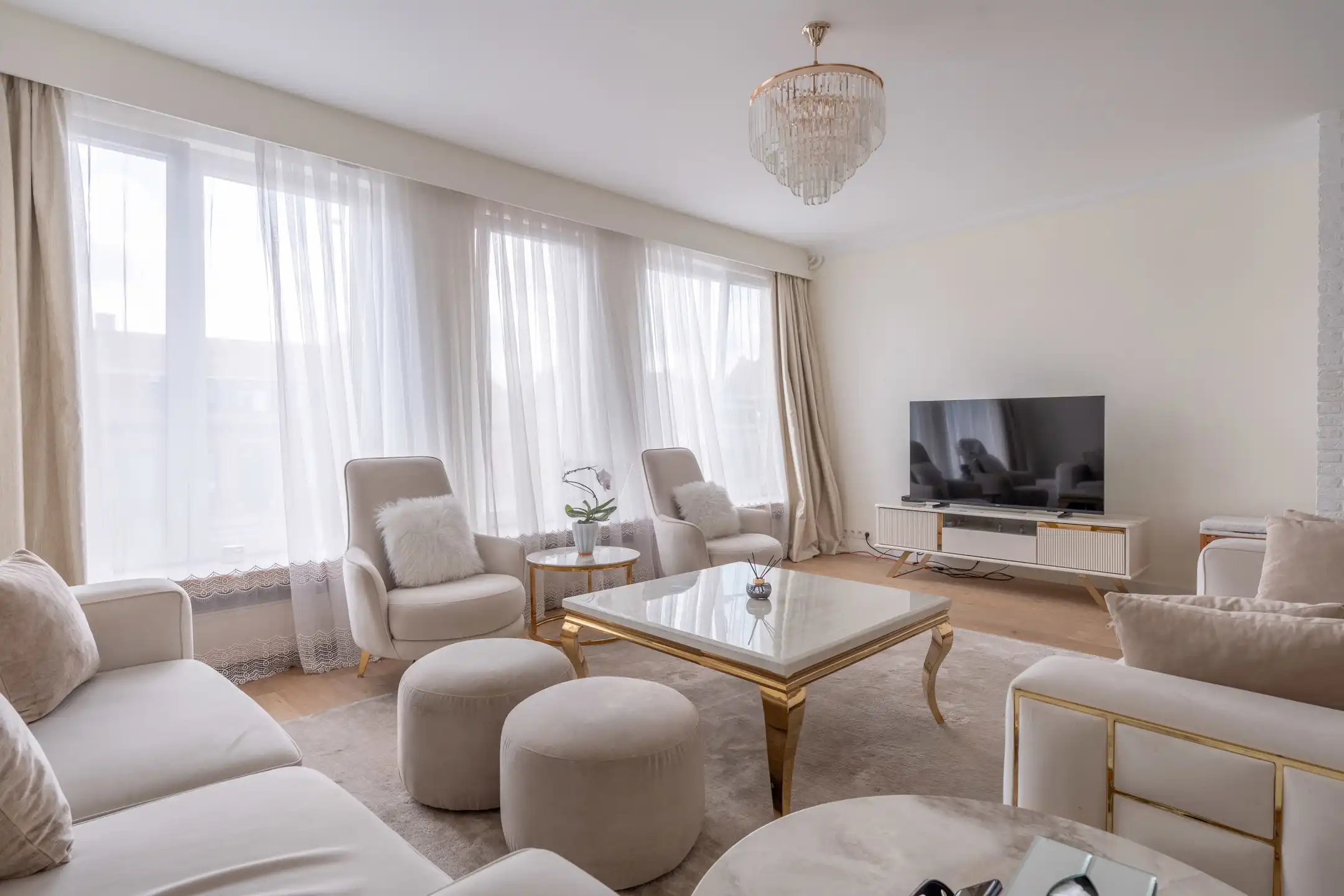 Volledig vernieuwde  woning/kantoor/handelspand met 5 slpks foto 10