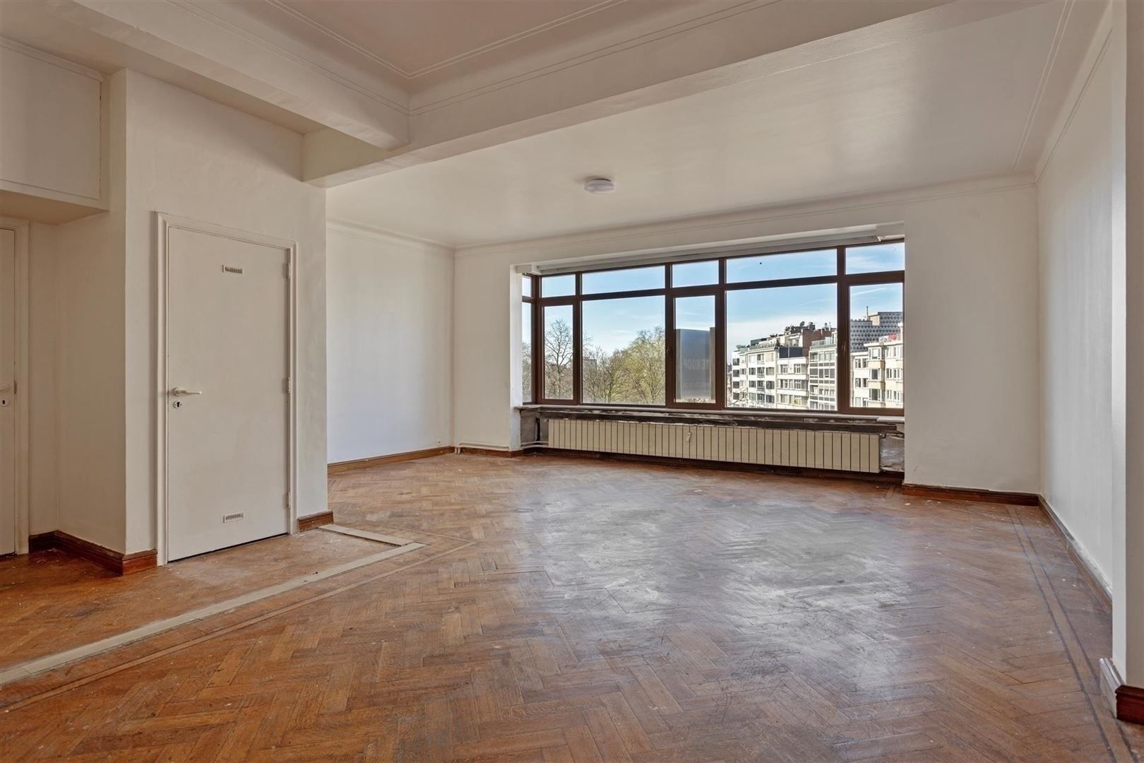 Antwerpen: te renoveren, ruim en lichtrijk appartement van 130m². foto 2