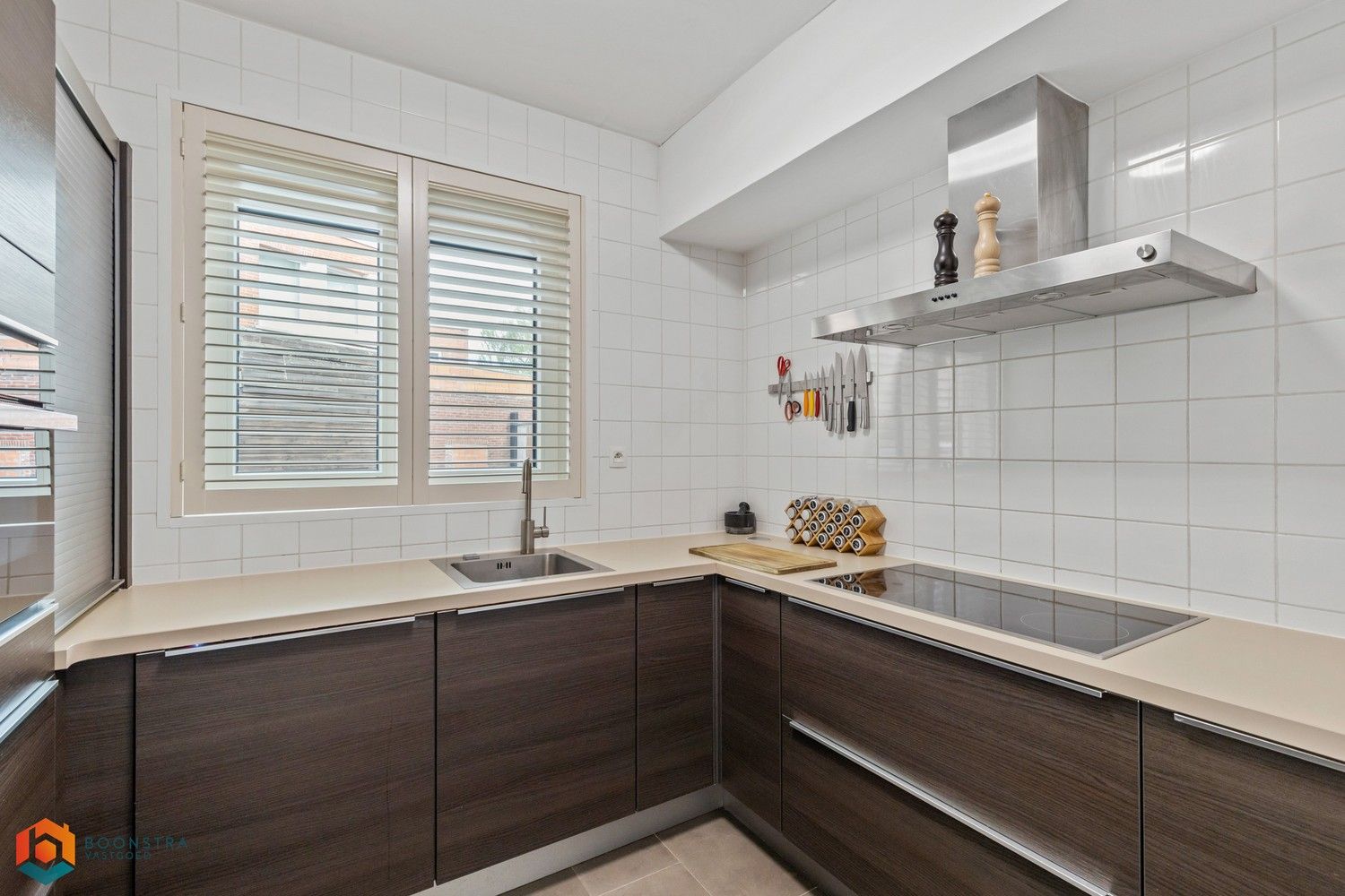 Gelijkvloers app. met 2 slpkrs, ruime tuin en garage foto 10