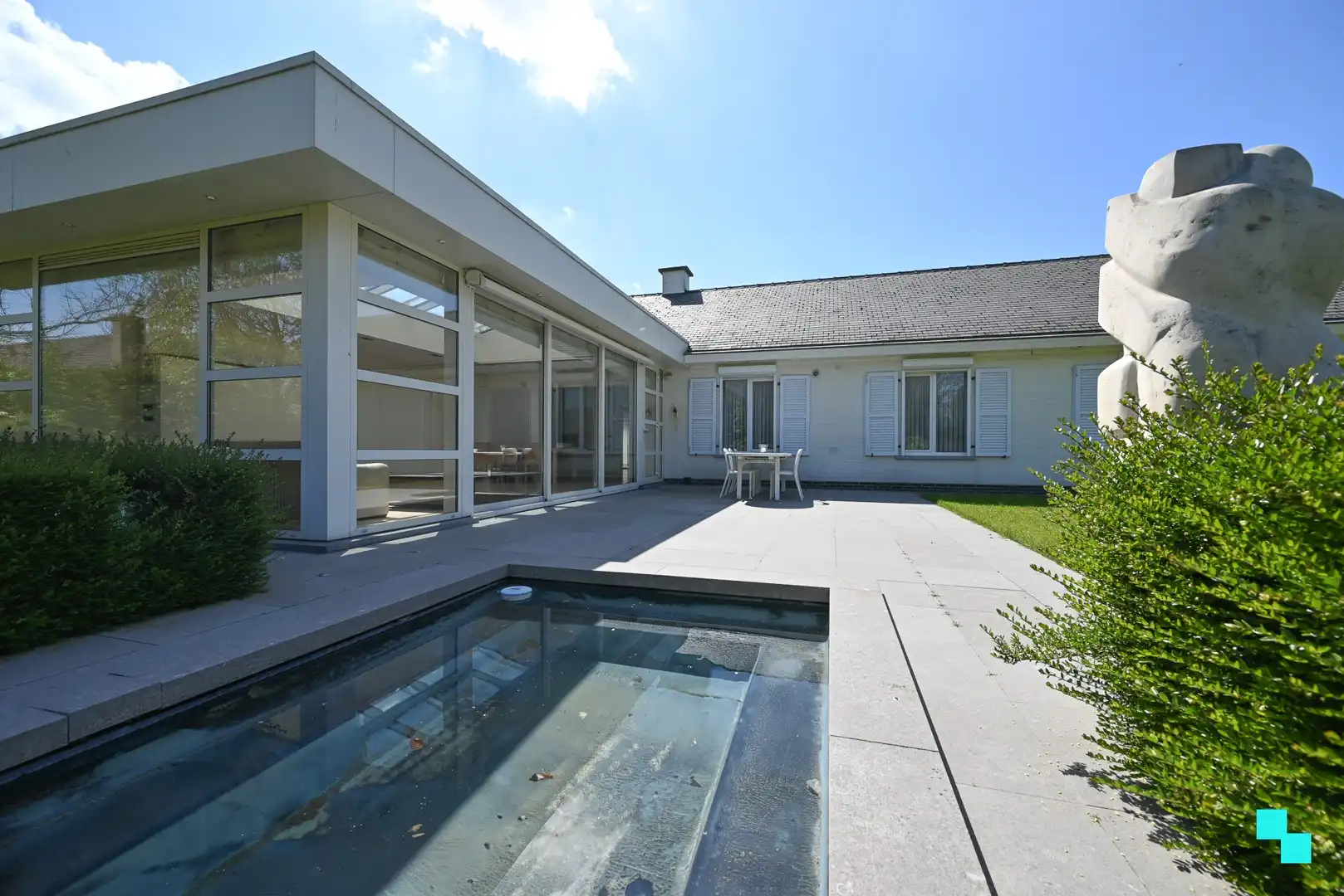 Verrassend ruime woning op hoekperceel te Izegem, Bosmolens foto 12