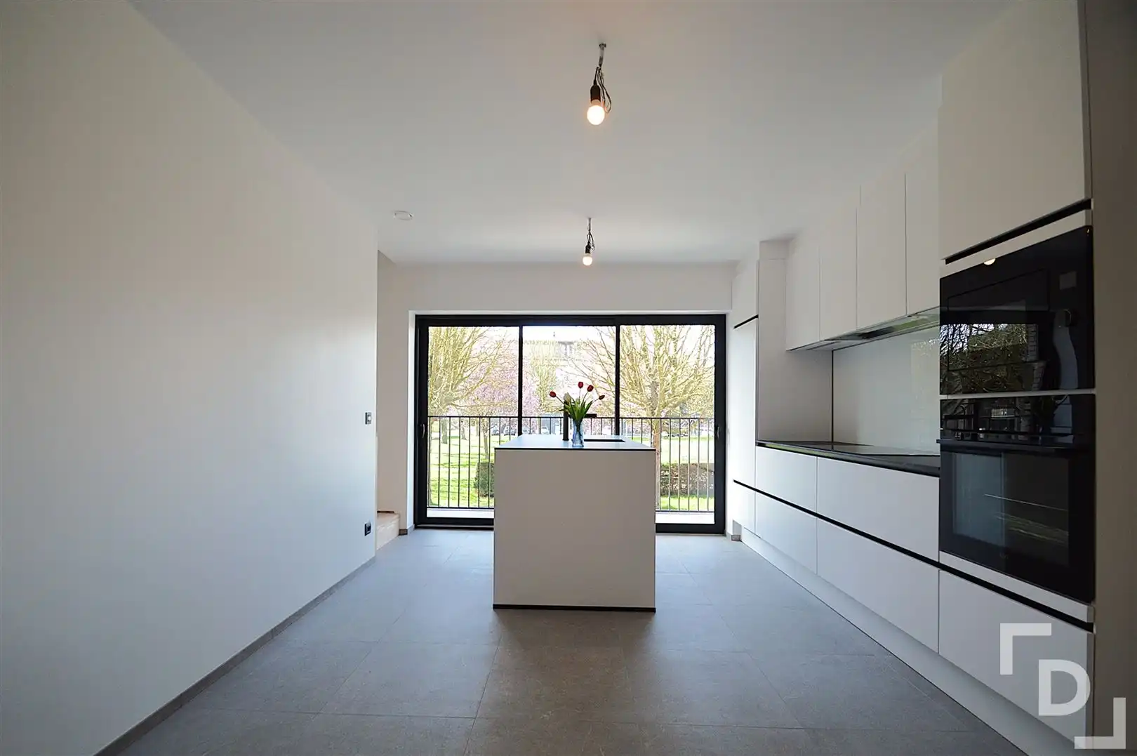 Modern en energiezuinige nieuwbouwwoning te huur in centrum Ieper. foto 9