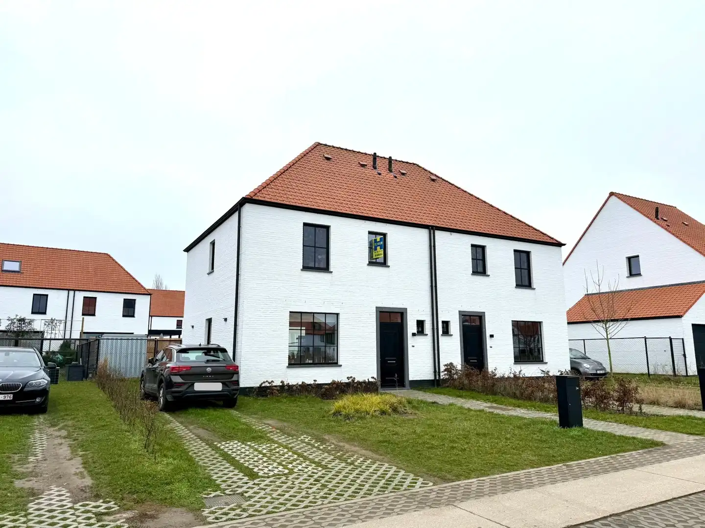 Zeer recente, instapklare woning met 3 slaapkamers en tuin foto {{pictureIndex}}