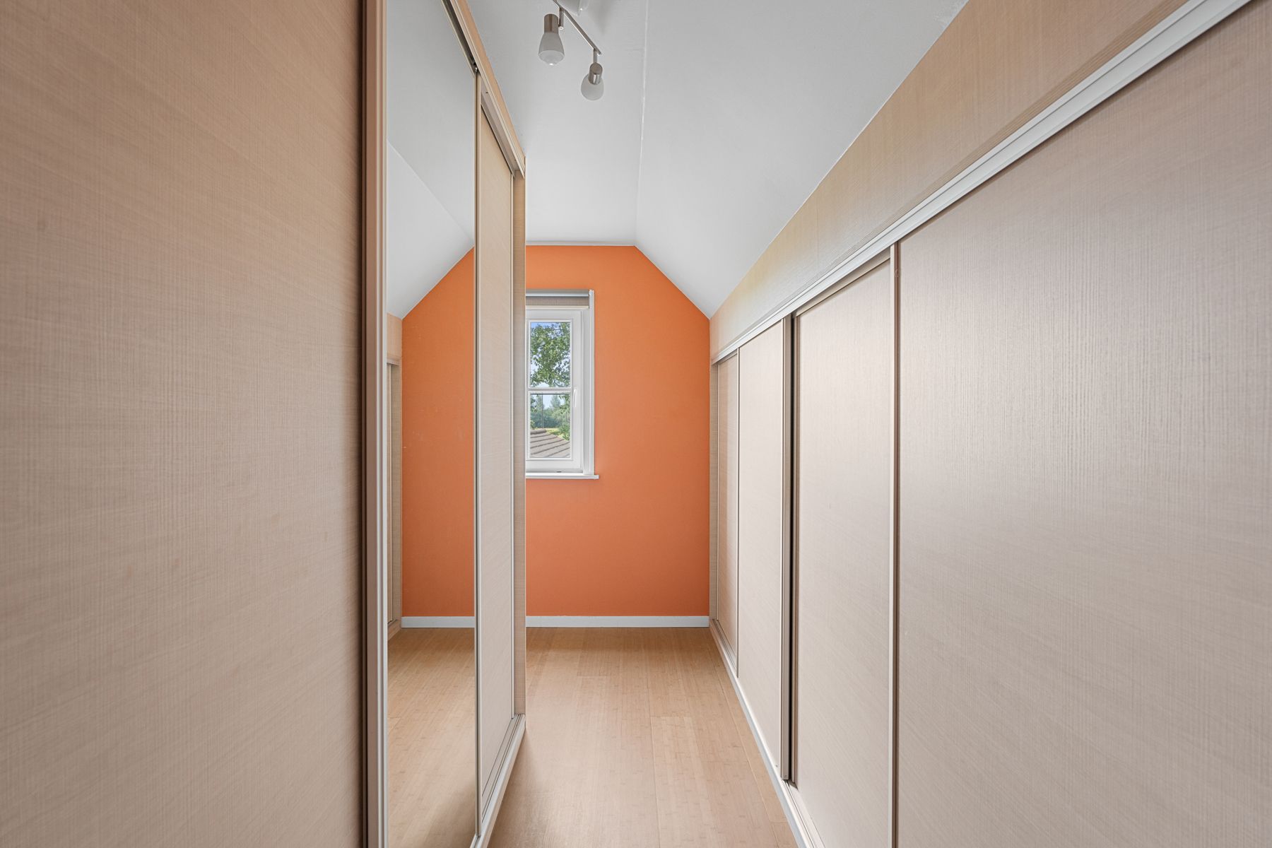 Exclusieve woning met klasse, ruimte en zicht op groen foto 18