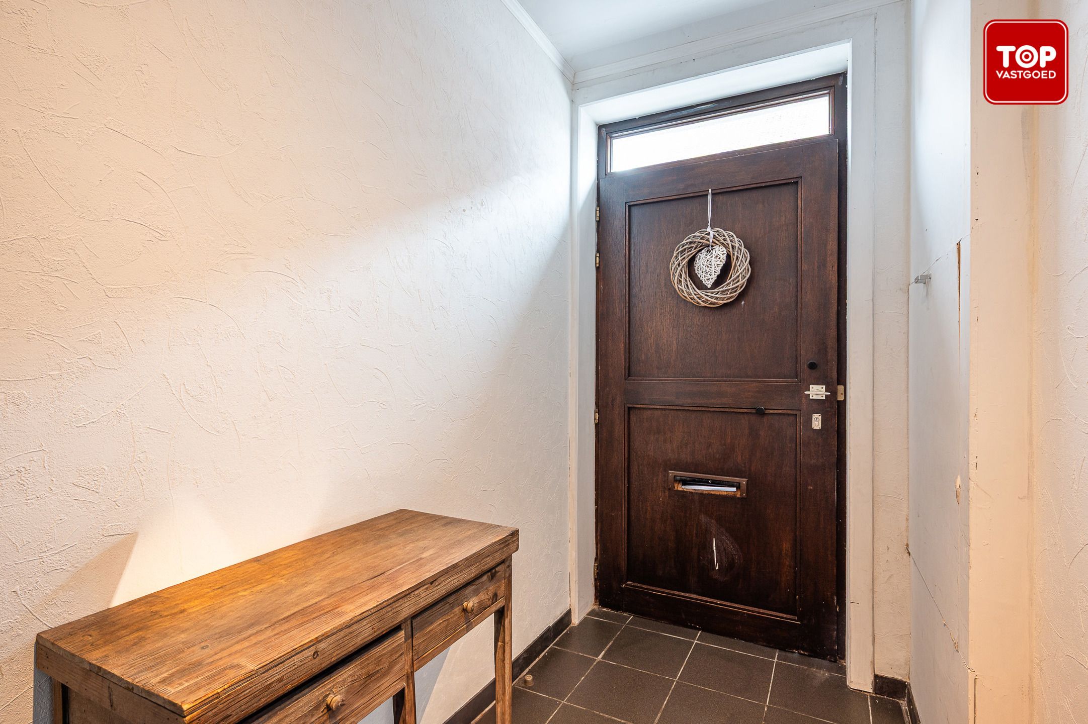 Charmante, instapklare woning met gezellige tuin in hartje Ardooie foto 2