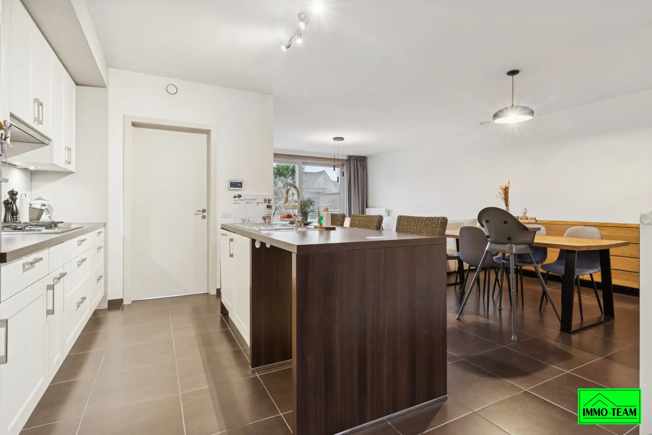 Gezellige  2-gevelwoning met 3 slks, tuin en garage foto 7