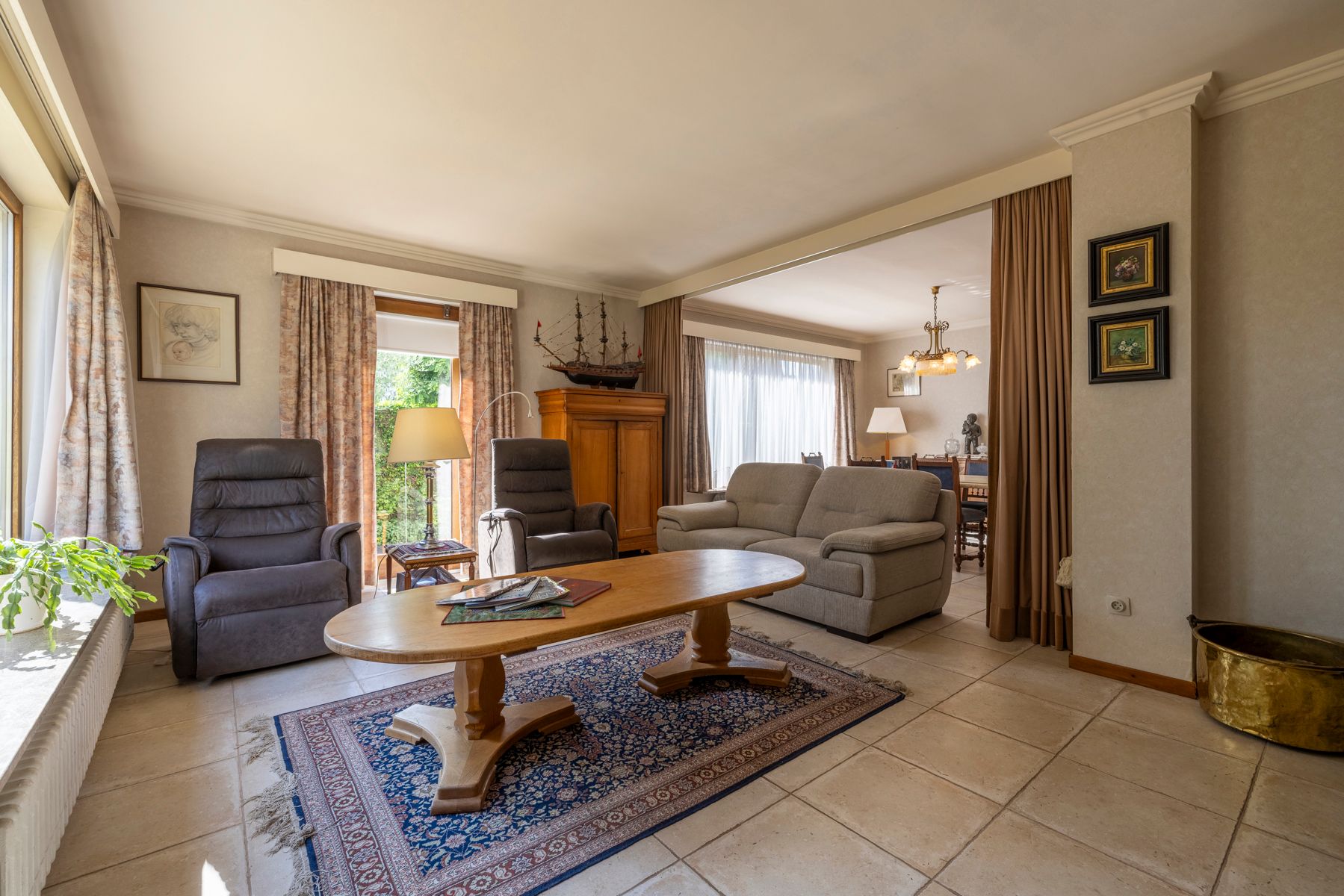 Villa met 4 slaapkamers, grote tuin en garage te koop! foto 7