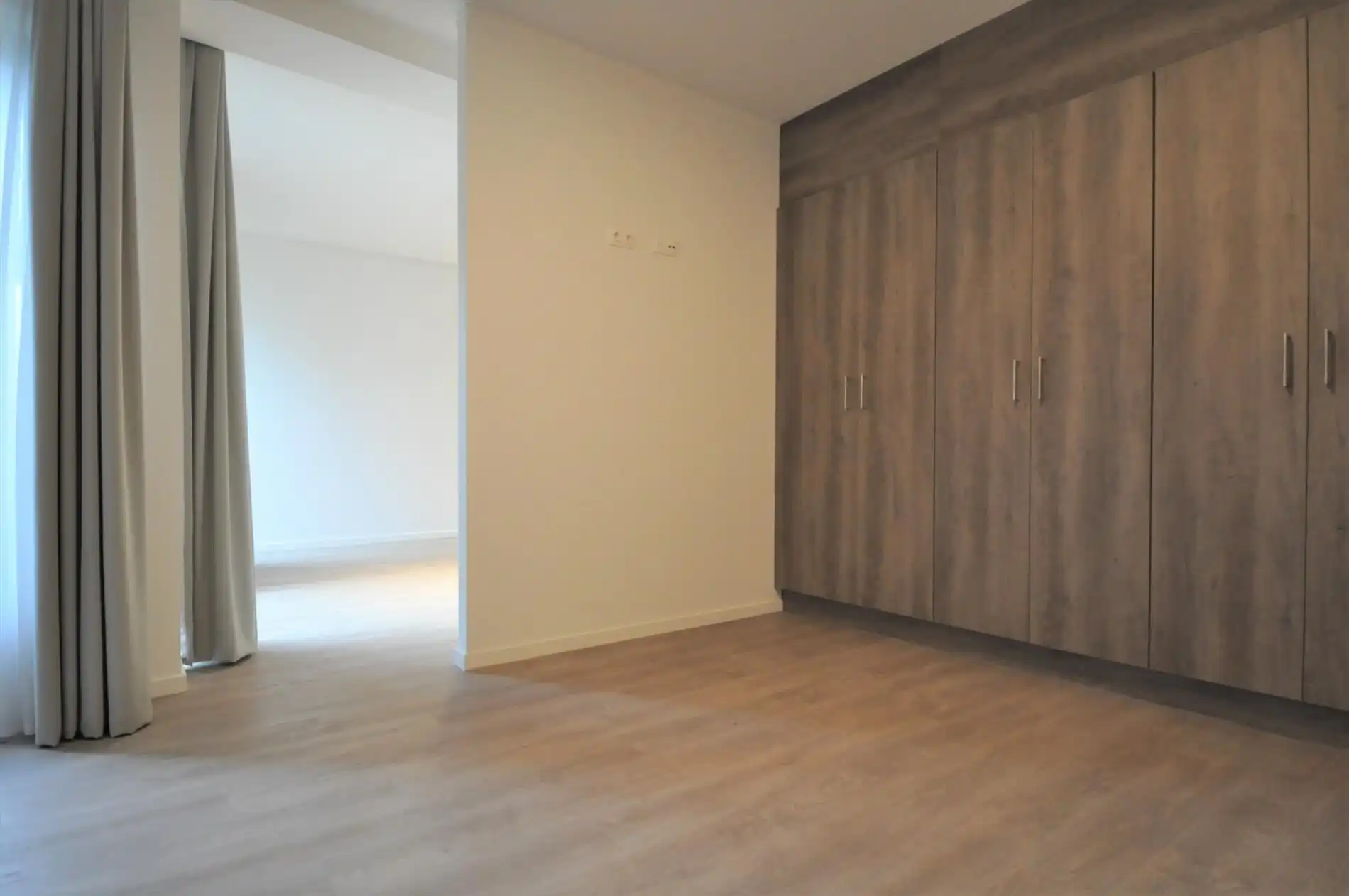 Pico bello service flat (nieuwbouw) in een prachtige groene omgeving. foto 6