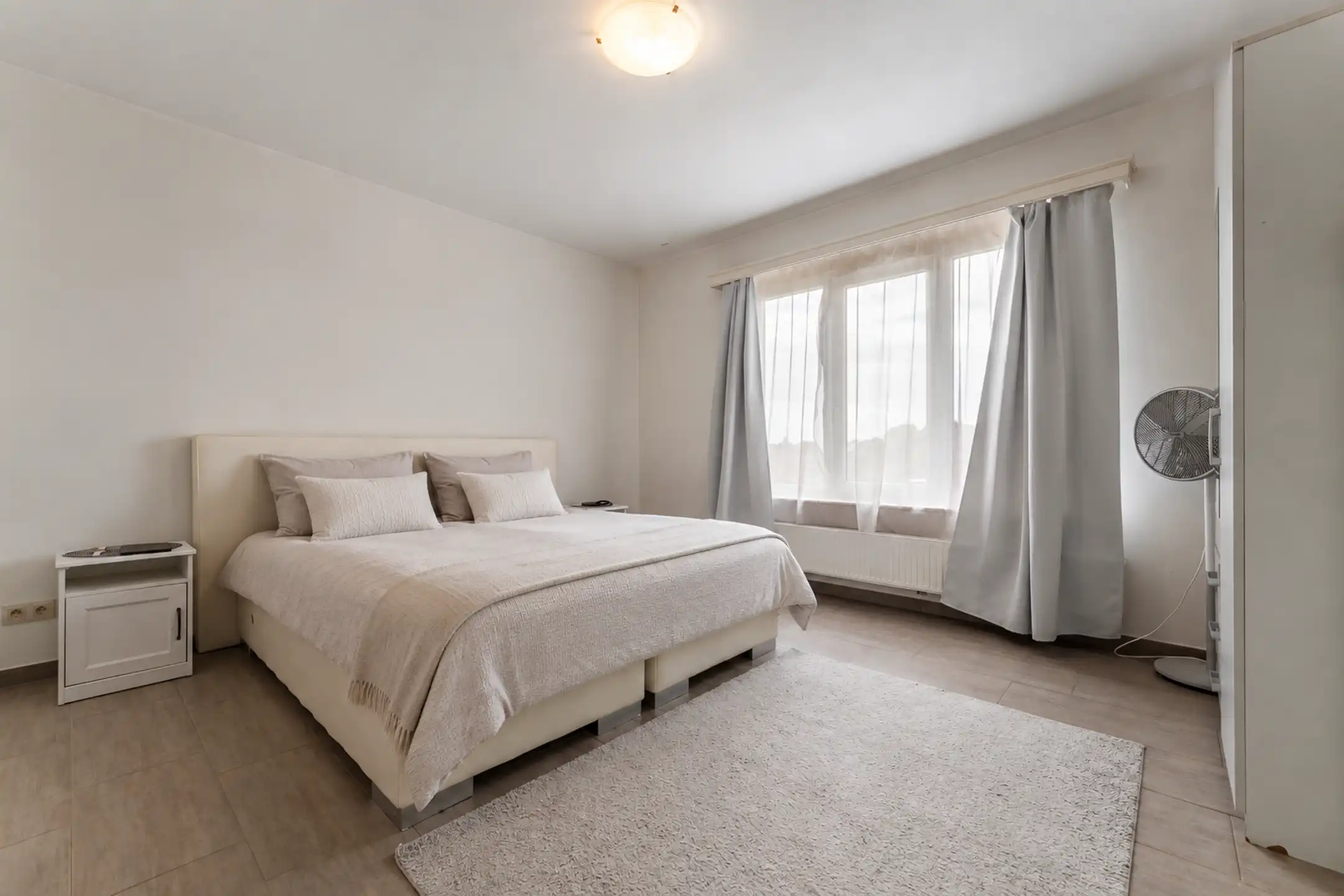 Ruim appartement van 109 m² met garage & terras foto 9