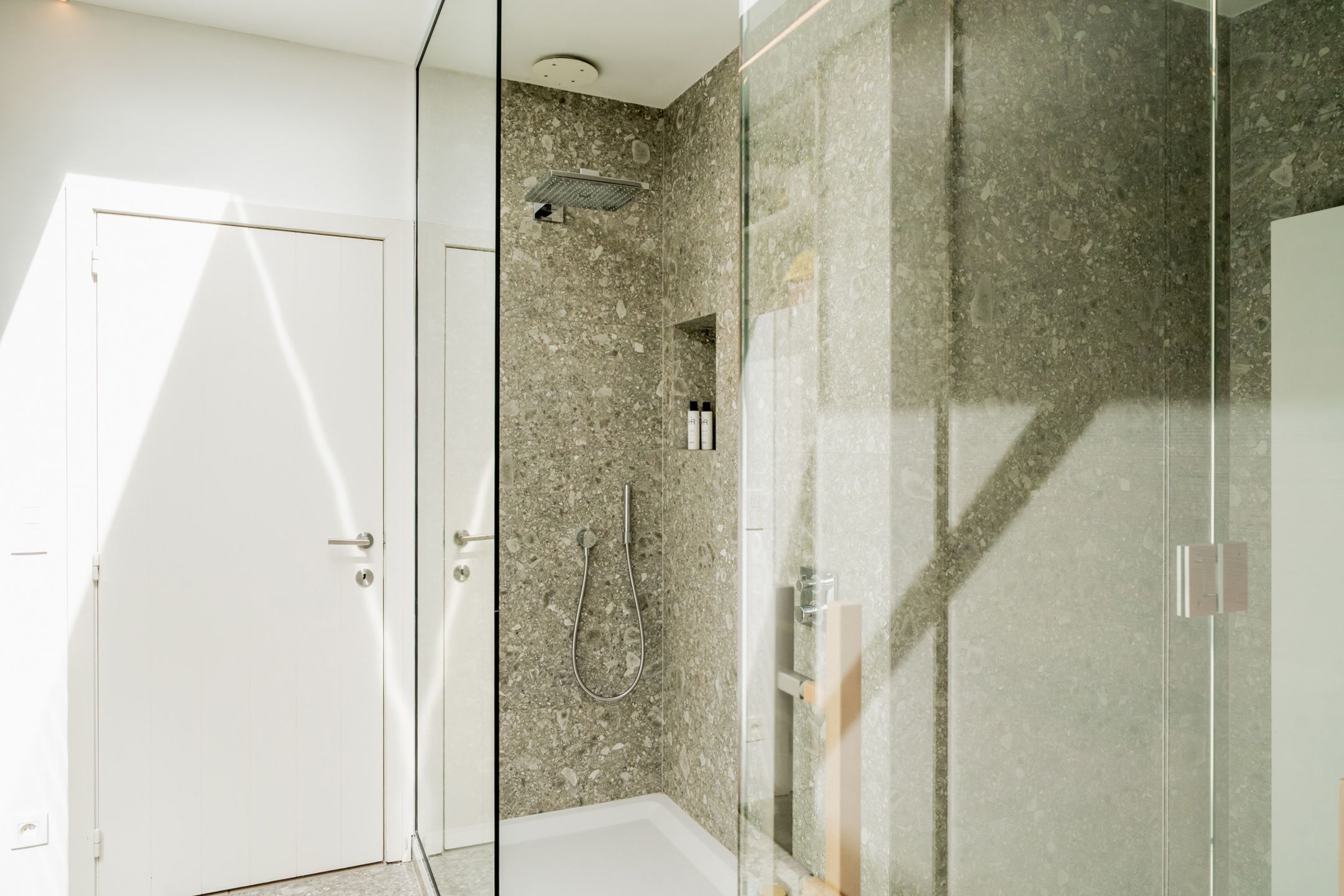 EDEGEM - Exclusieve villa met parktuin en zwemvijver foto 17
