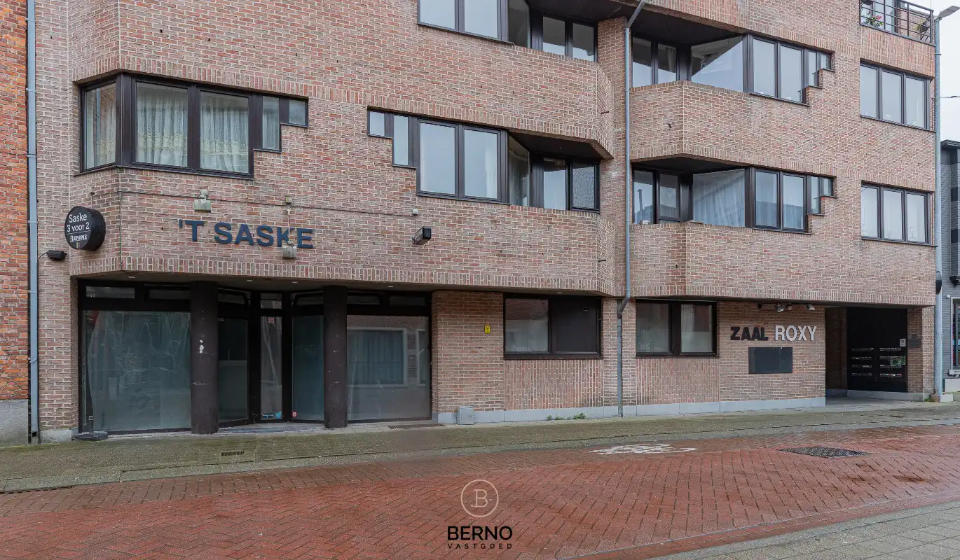 Horecazaak met ruime zaal. foto {{pictureIndex}}